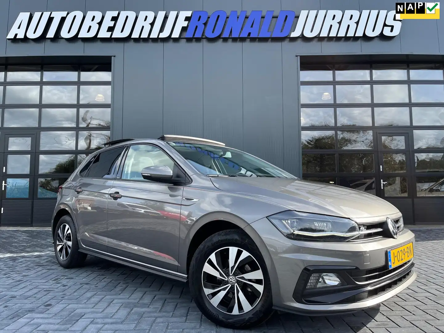 Volkswagen Polo 1.0 TSI R-Line NL.Auto/Panoramadak/Adaptive-Cruise Grijs - 1