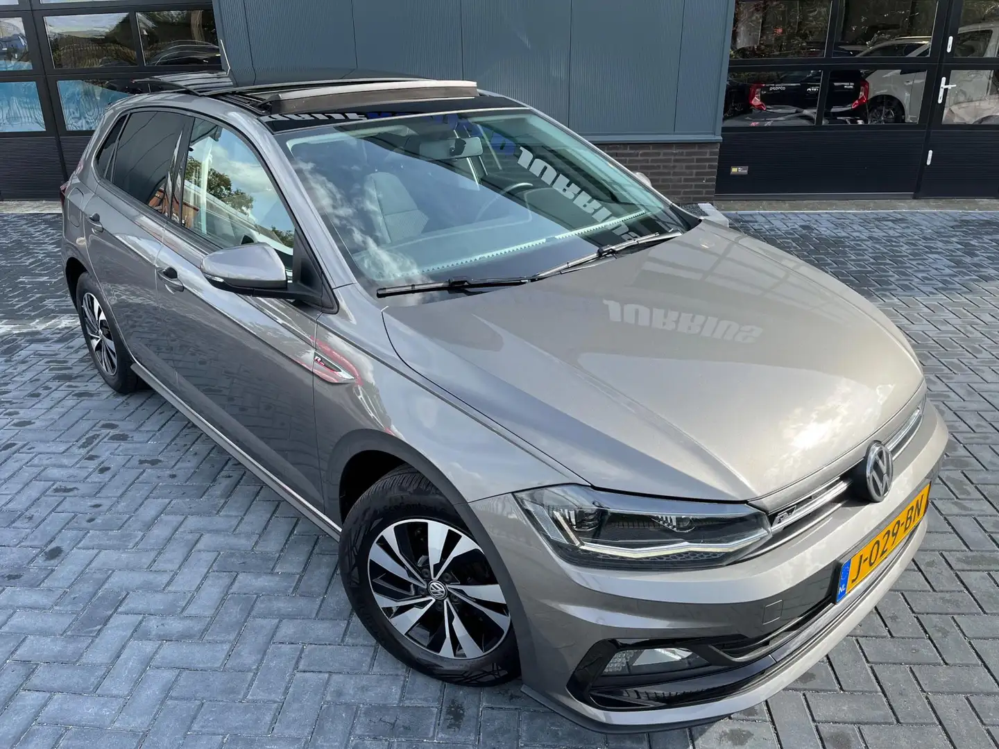 Volkswagen Polo 1.0 TSI R-Line NL.Auto/Panoramadak/Adaptive-Cruise Grijs - 2