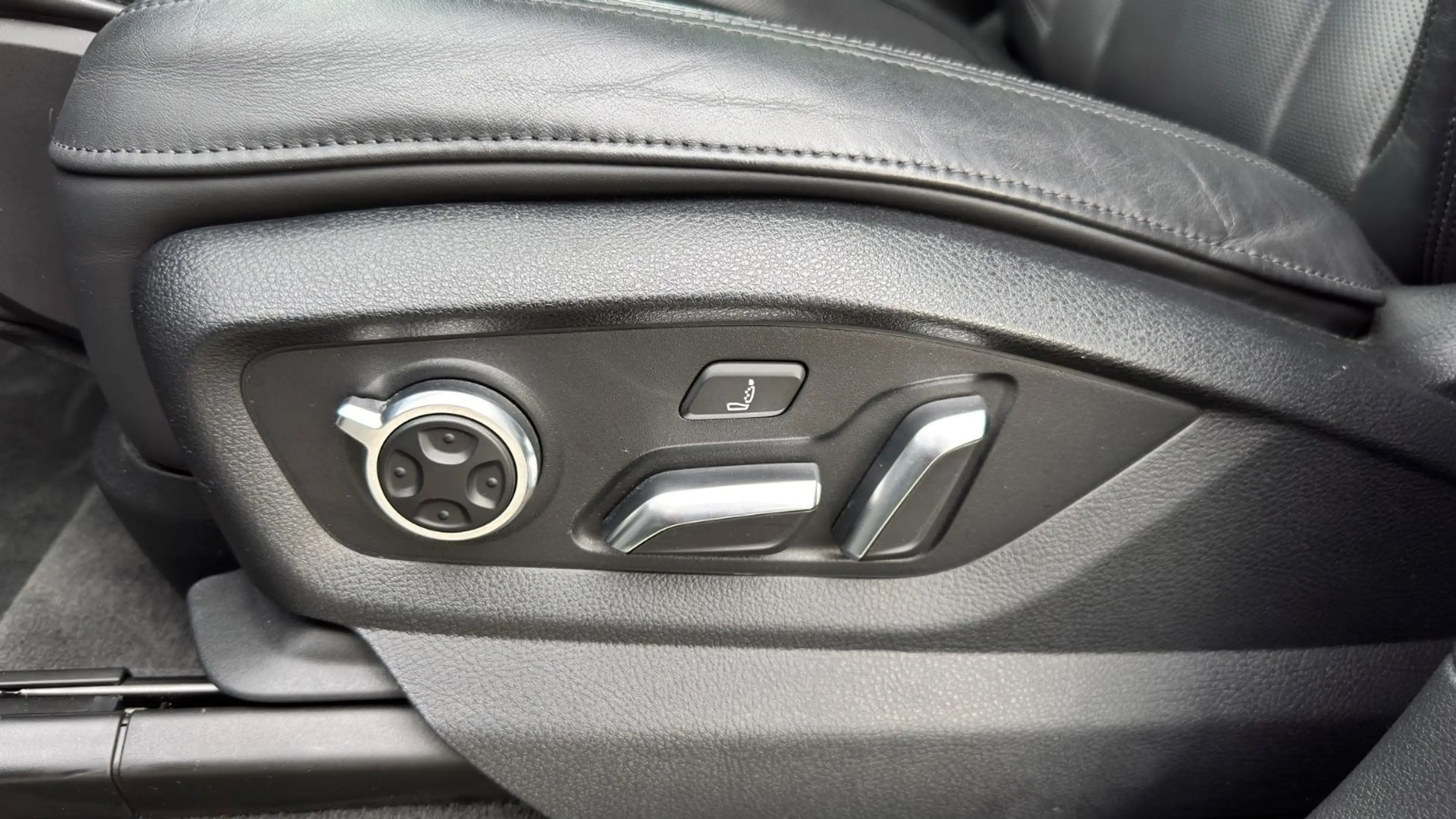 Audi SQ7 4.0TDI quattro*7-Sitz*TV*Pano*Matrix*Standhz — photo 19