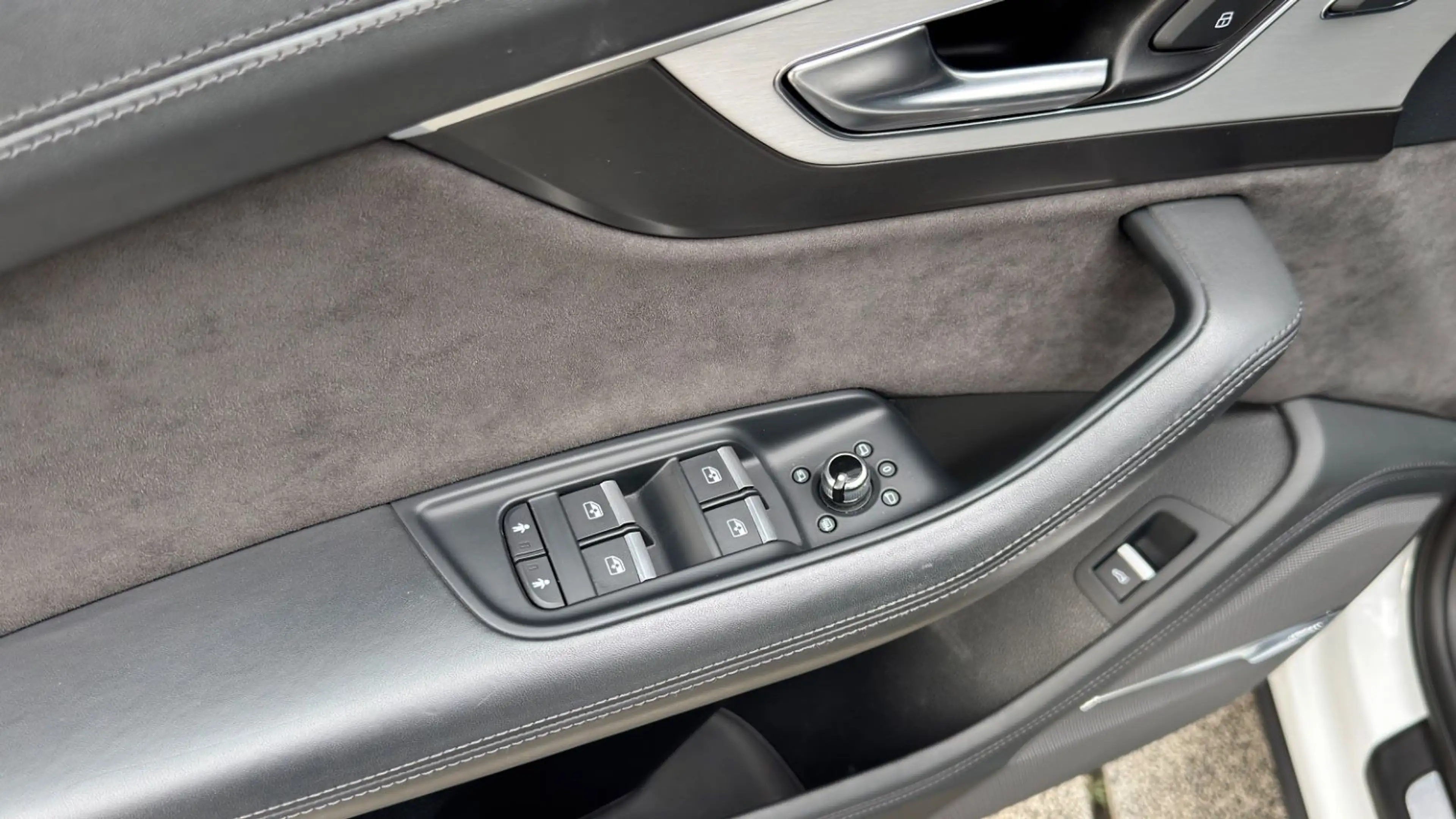 Audi SQ7 4.0TDI quattro*7-Sitz*TV*Pano*Matrix*Standhz — photo 36
