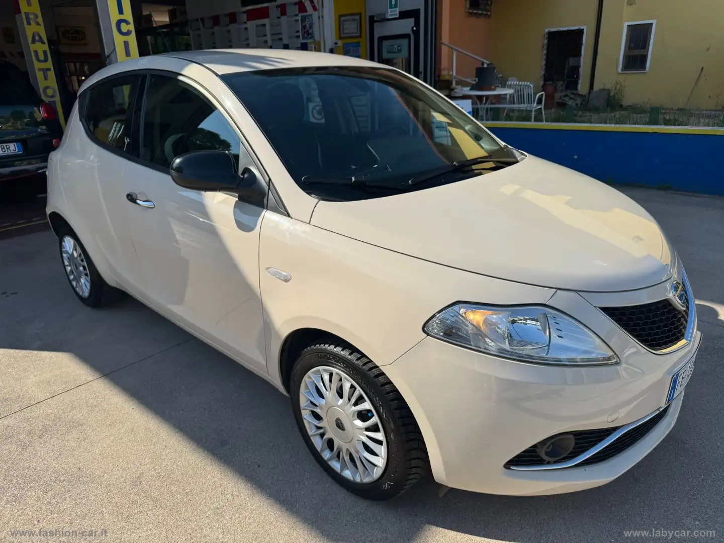 Lancia Ypsilon 1.3 MJT 95 CV 5p. S&S Gold Bianco - 2