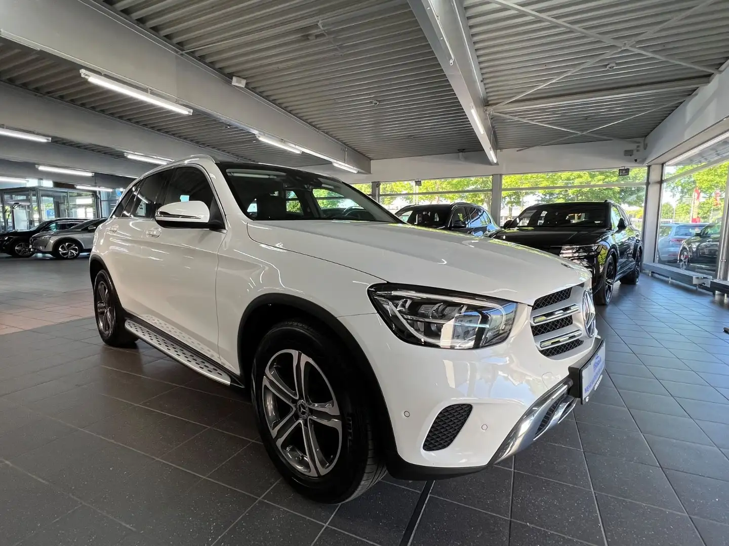 Mercedes-Benz GLC 200 d 4M Off Road AHK+Pano+HuD+SH+KAM uvm. Weiß - 2