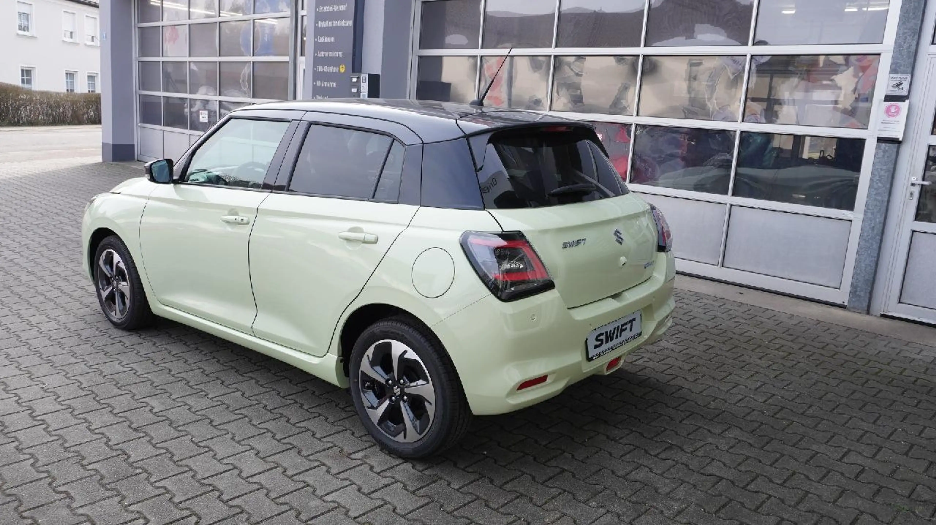 Suzuki Swift 1.2 Dualjet Hybrid 61 kW Comfort+ — photo 6