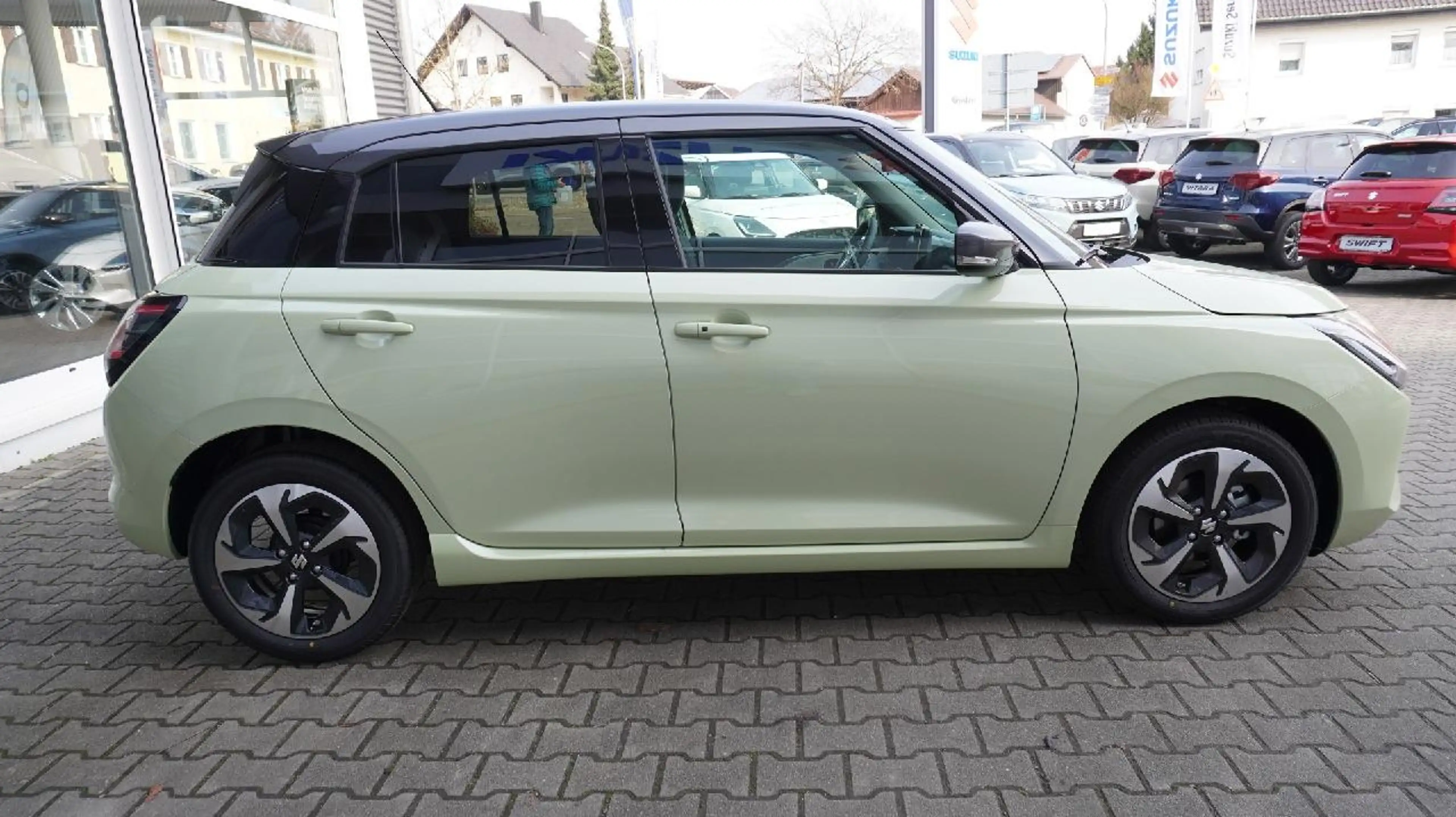 Suzuki Swift 1.2 Dualjet Hybrid 61 kW Comfort+ — photo 9