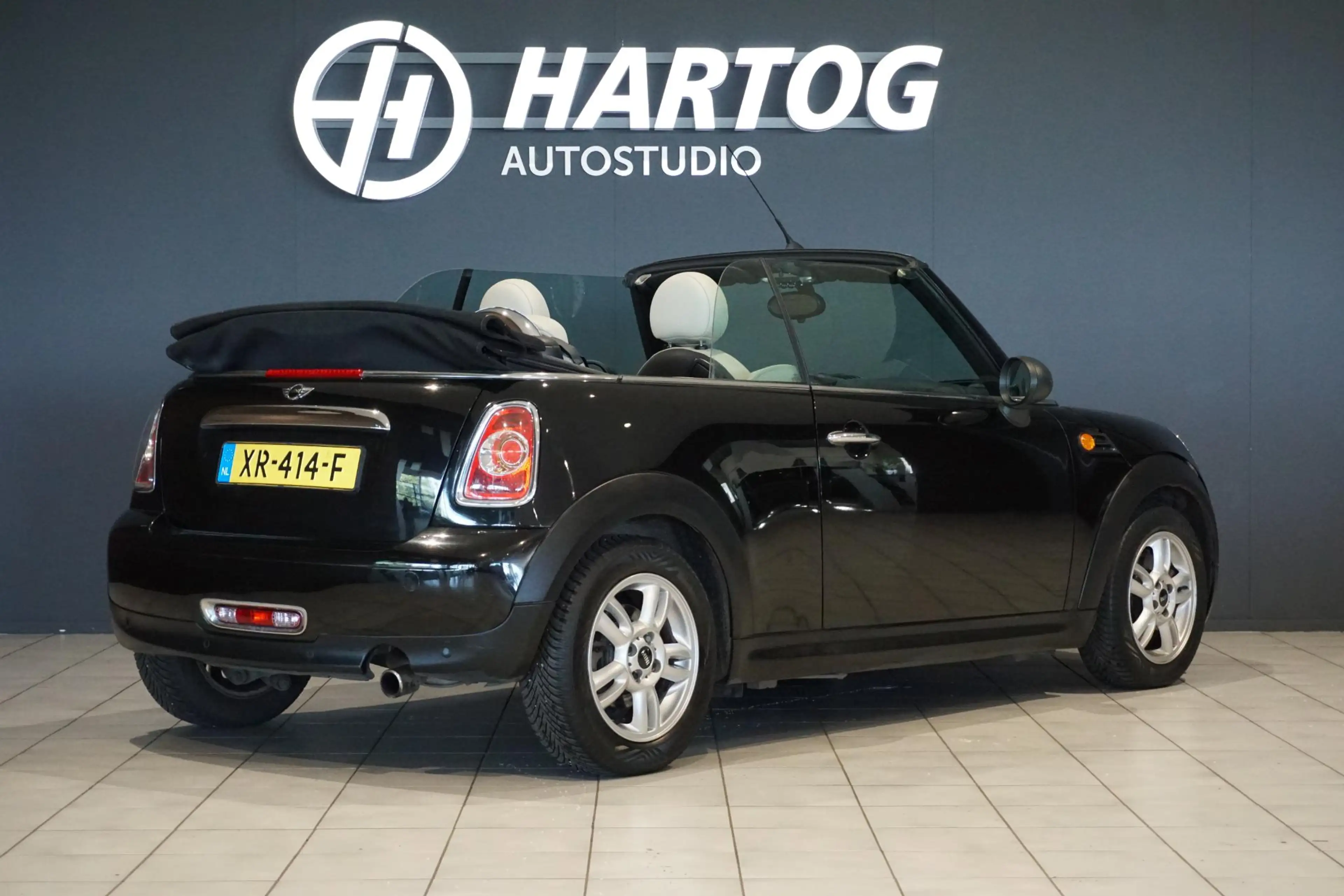 MINI One Cabrio 1.6 Chili + LEDER / PDC — photo 2