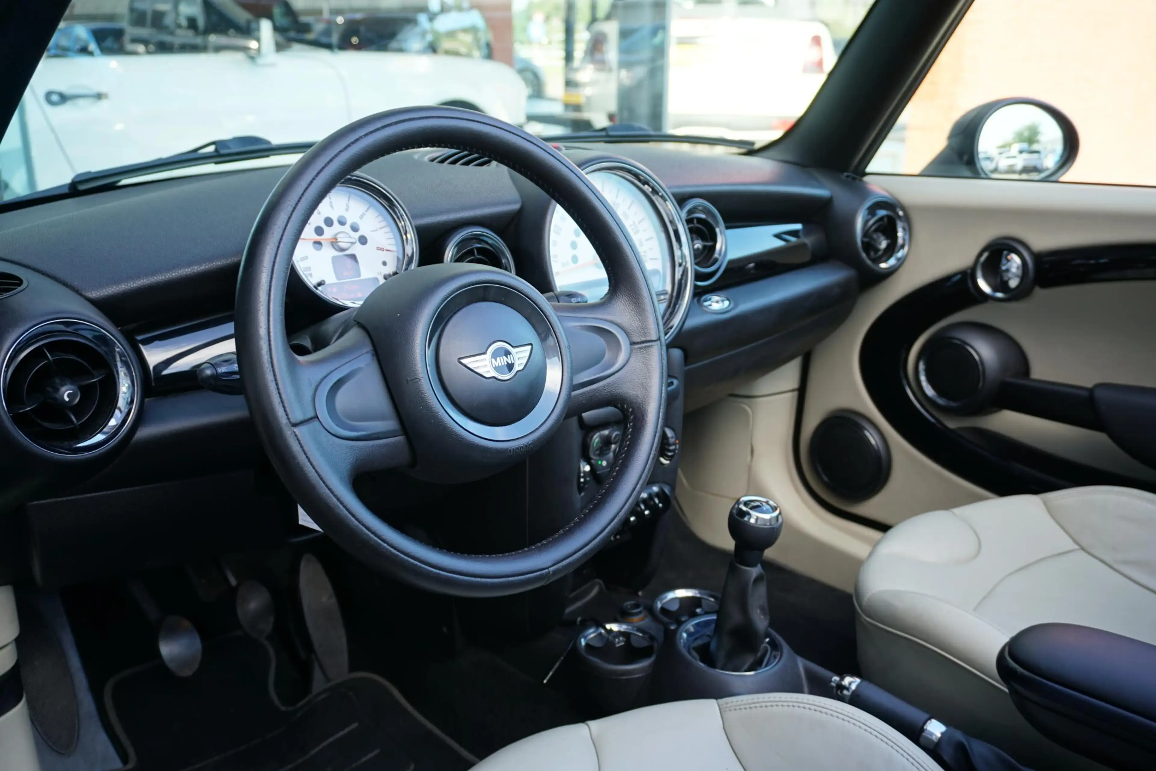 MINI One Cabrio 1.6 Chili + LEDER / PDC — photo 4