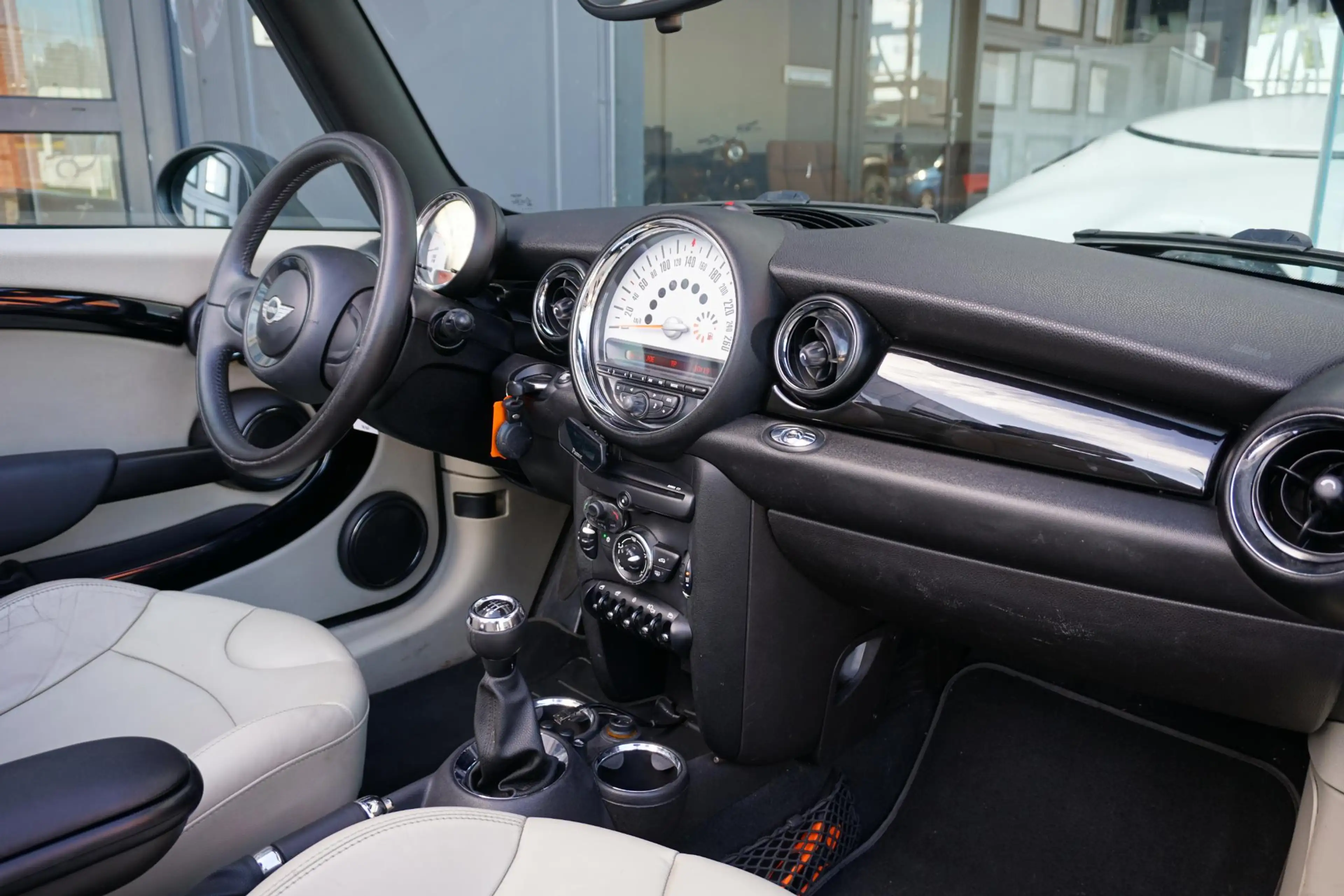MINI One Cabrio 1.6 Chili + LEDER / PDC — photo 7