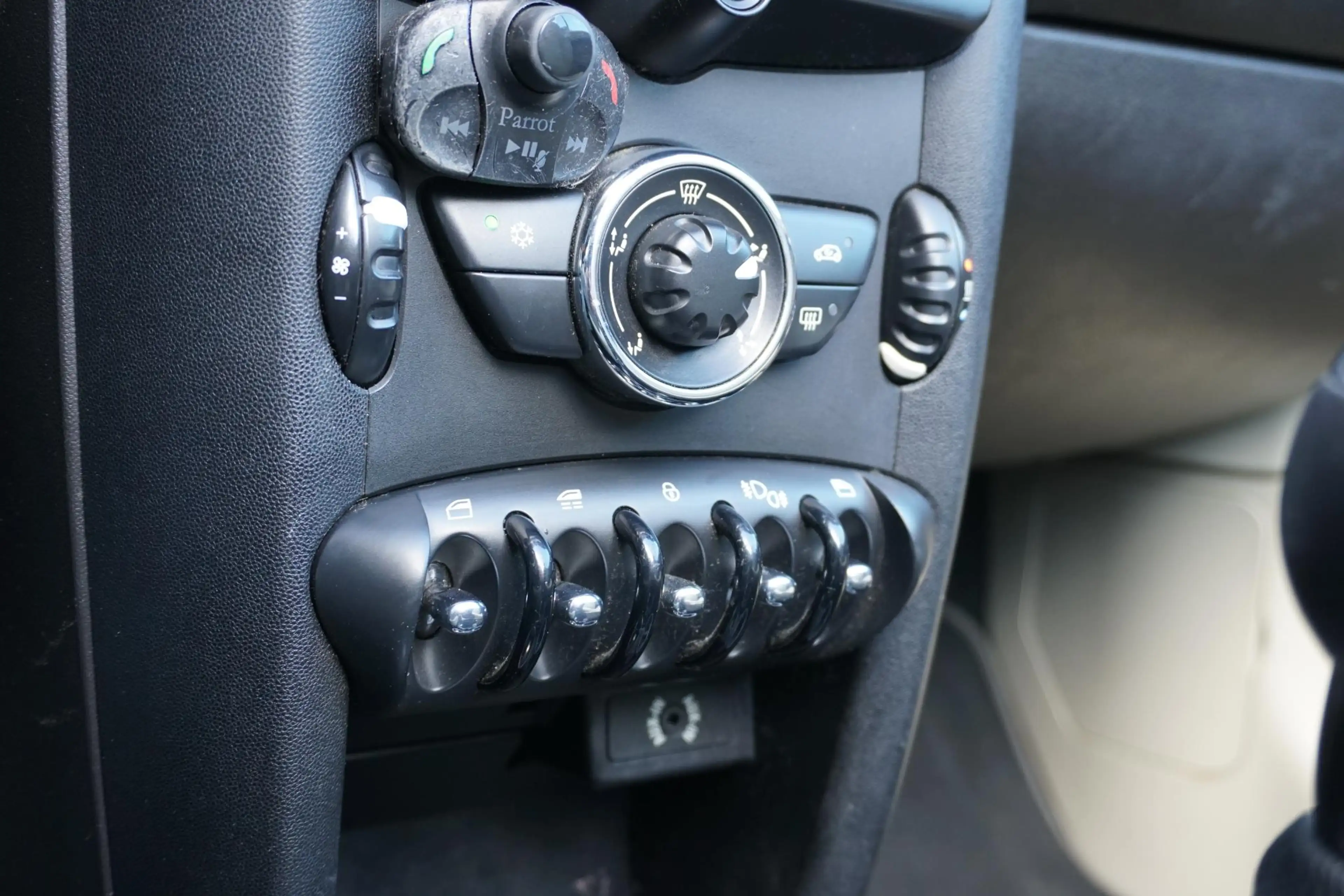 MINI One Cabrio 1.6 Chili + LEDER / PDC — photo 13