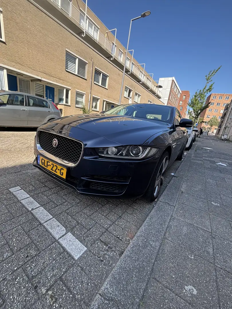Jaguar XE 2.0 D Portfolio AWD Blauw - 1