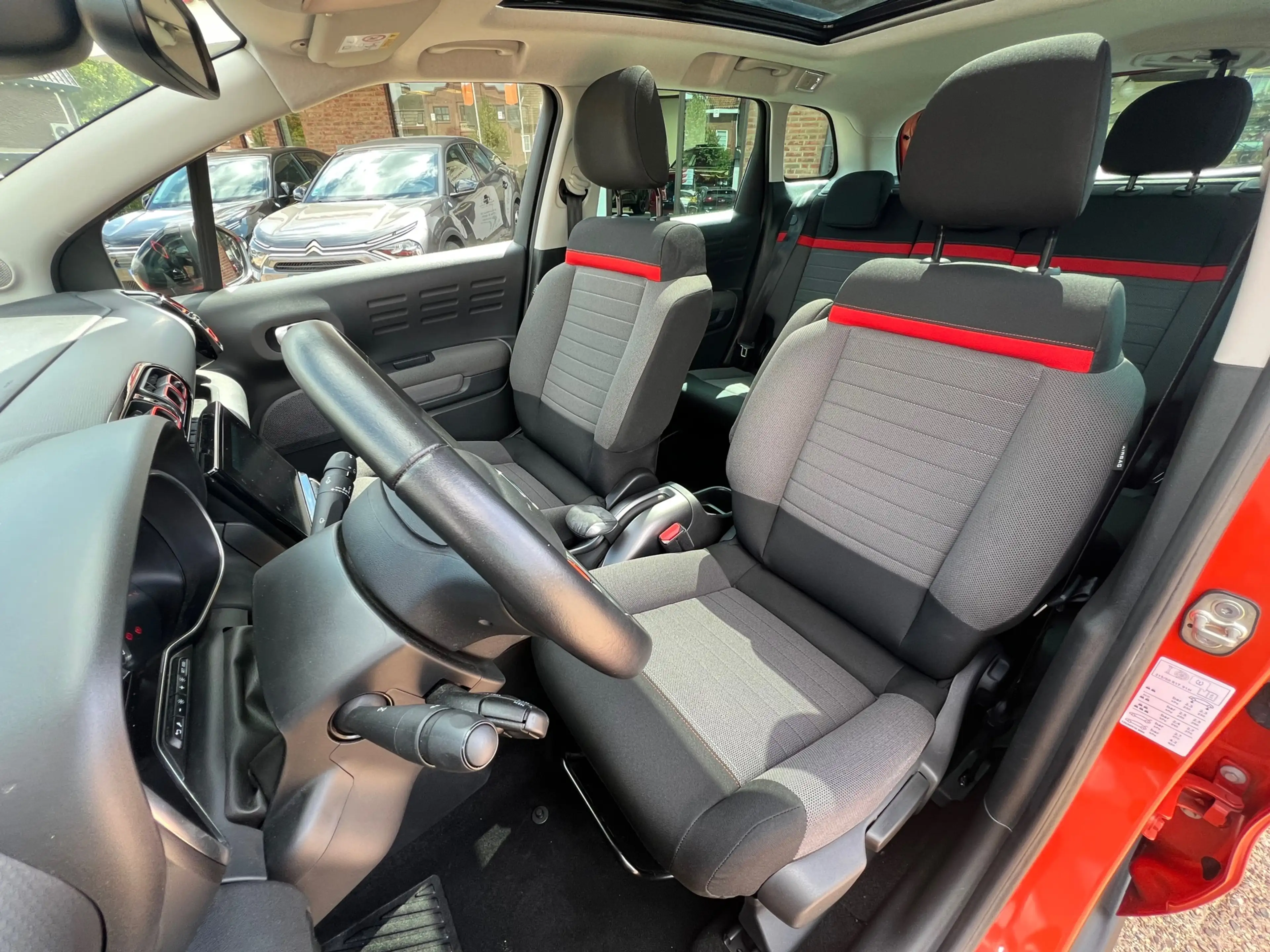 Citroen C3 Aircross 1.2 110 pk PureTech S&S Shine Navi-Trekhaak-Panora — photo 9