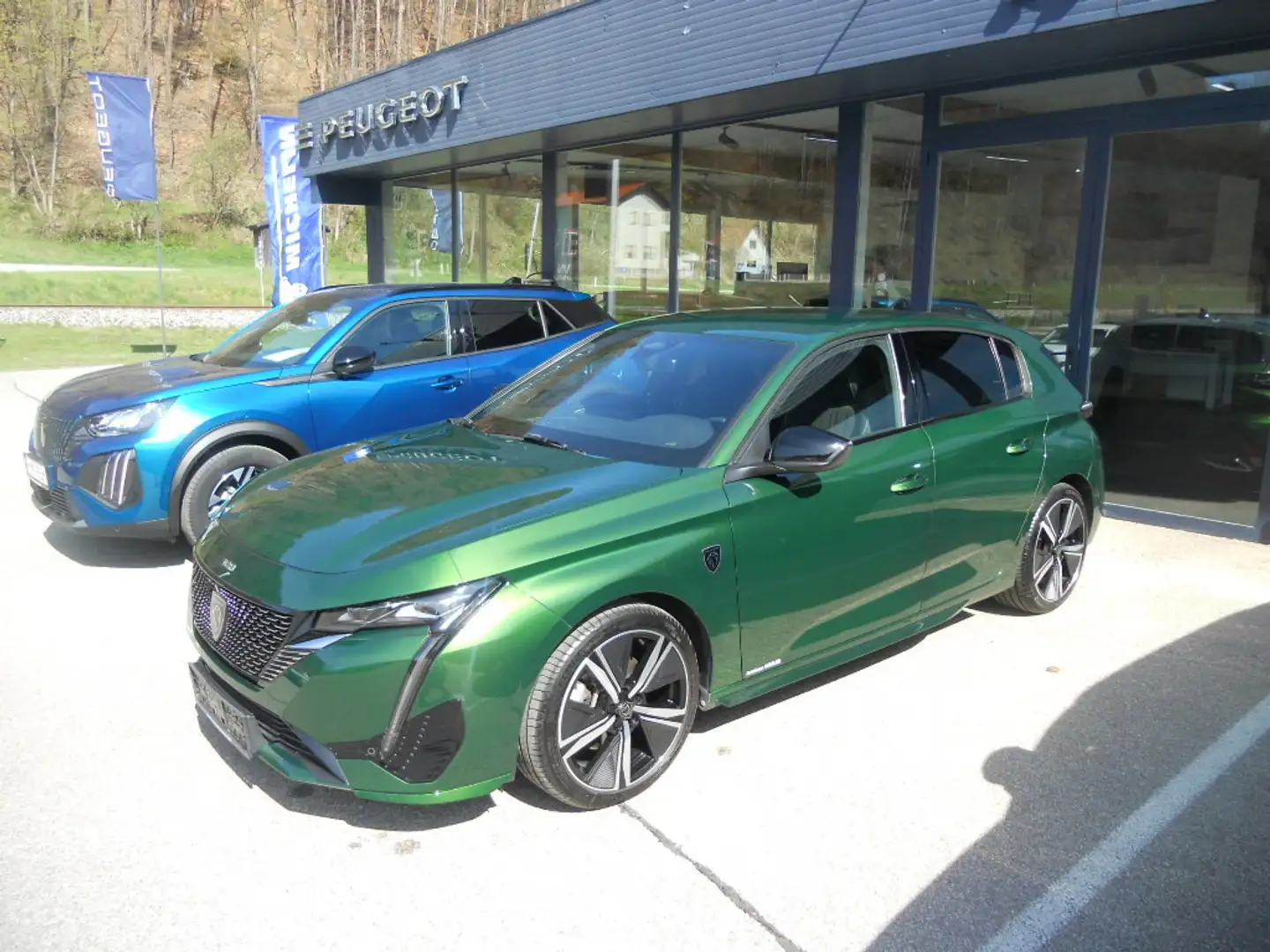 Peugeot 308 BlueHDi 130 S&S EAT8 GT Grün - 1
