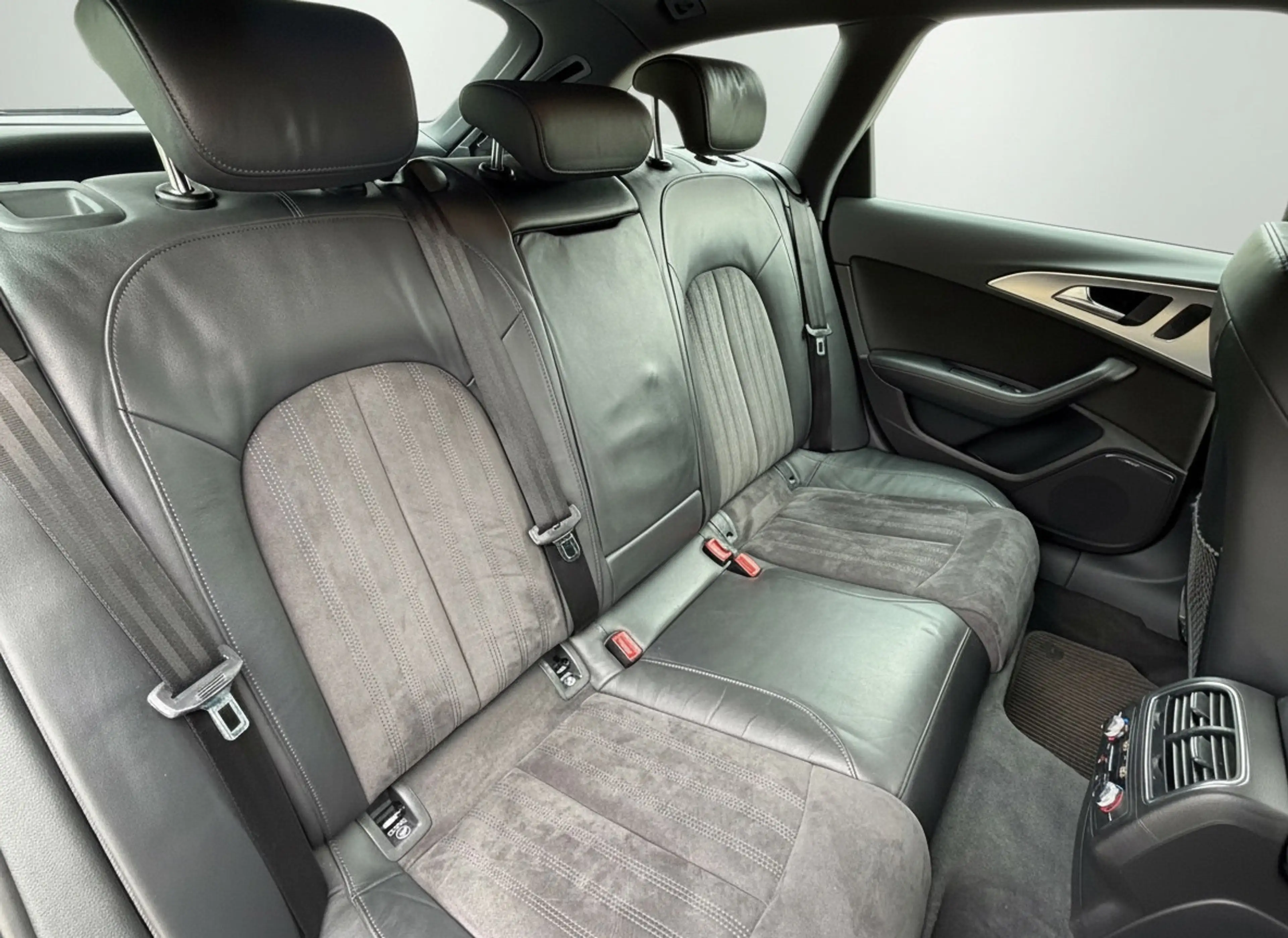 Audi A6 allroad quattro 3.0 TDI Premium Edition, panoramadak, trek — photo 26
