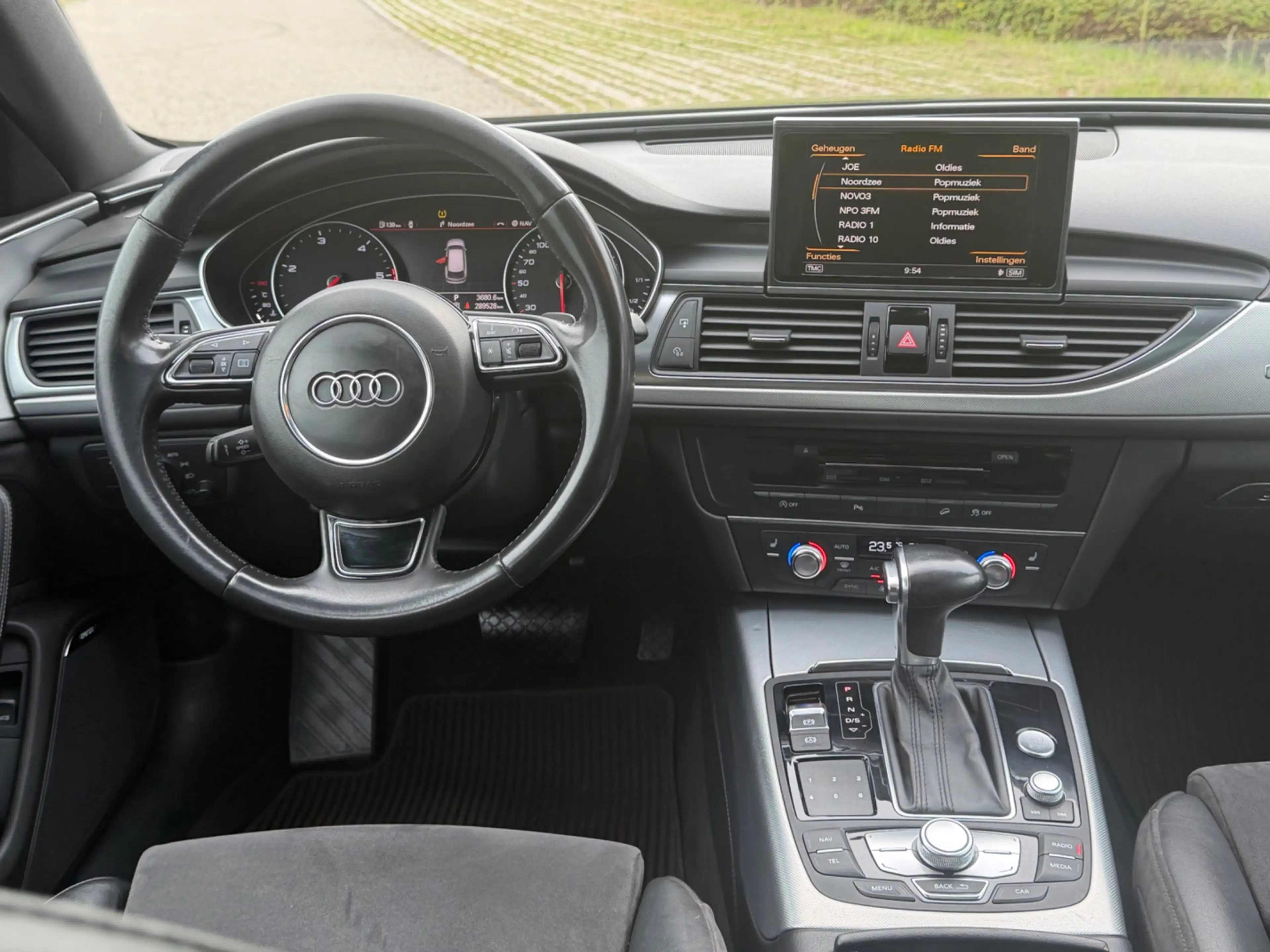 Audi A6 allroad quattro 3.0 TDI Premium Edition, panoramadak, trek — photo 2