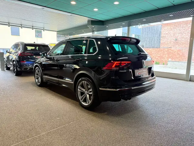 Volkswagen Tiguan view 4