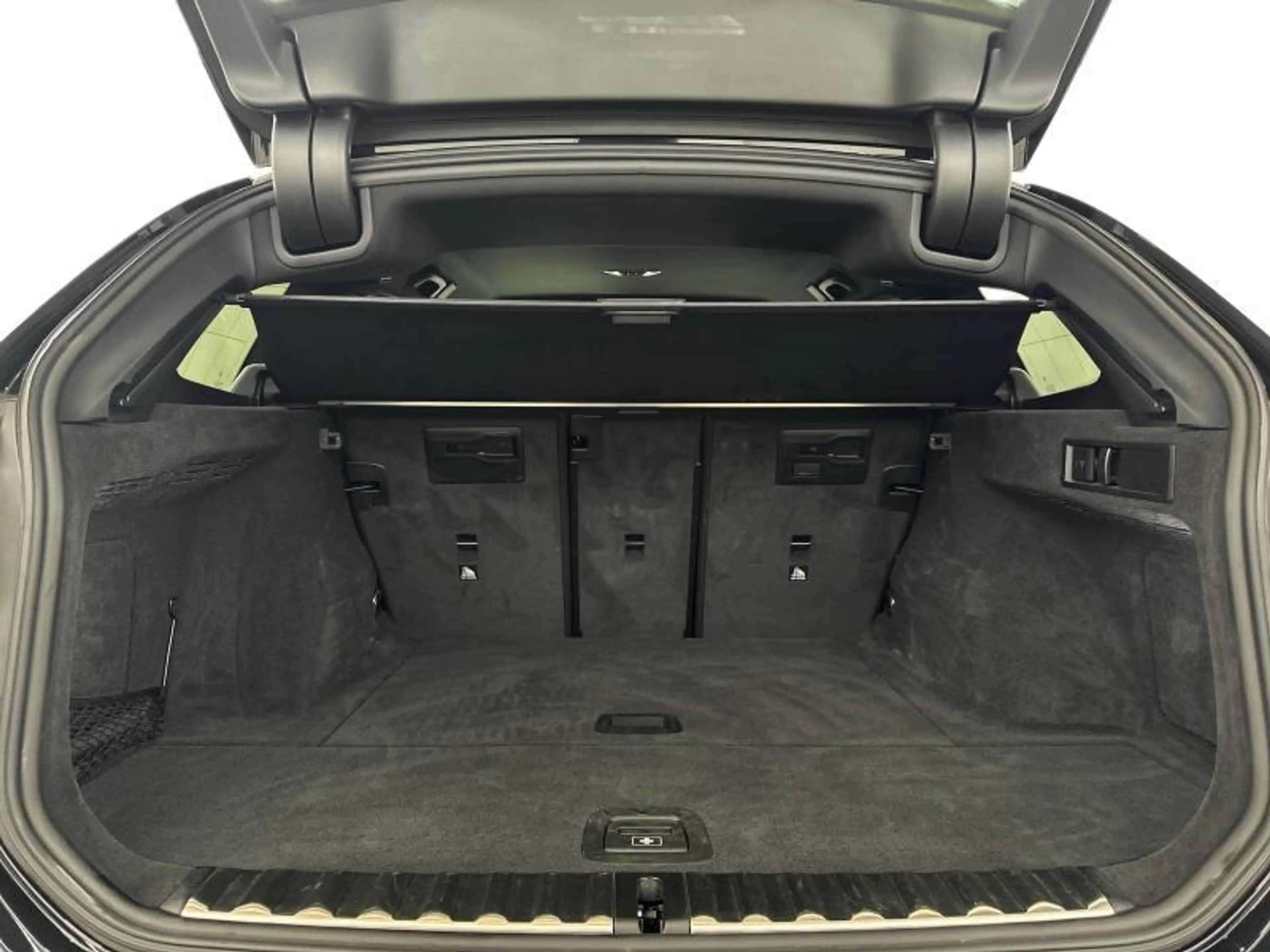 BMW 320 320dA xDrive Touring M Sport — photo 9