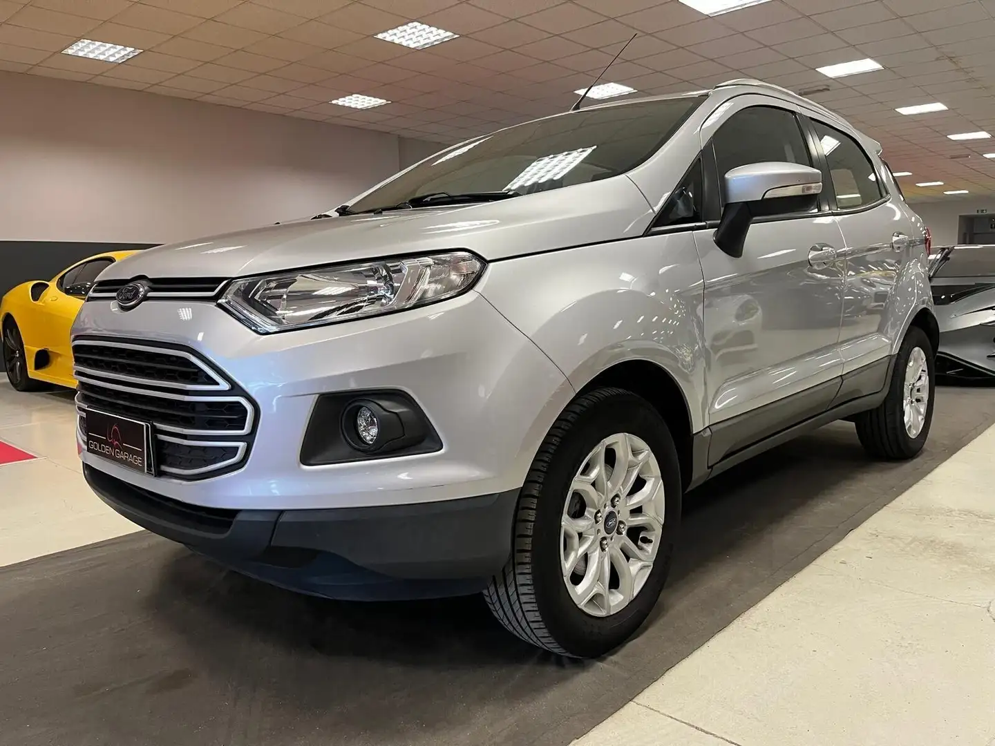 Ford EcoSport 1.5 TDCi 95 CV Plus Silber - 2