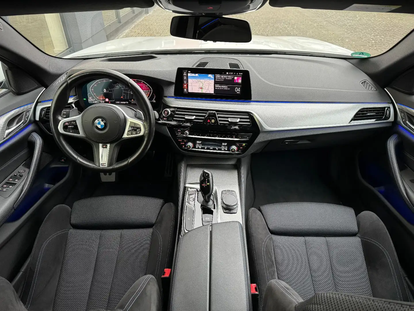 BMW 530 d xDrive M-Paket HUD AHK STHZ Weiß - 2