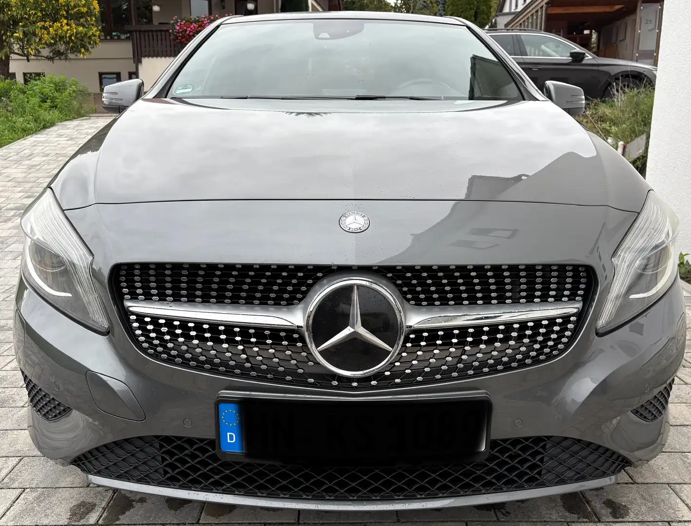 Mercedes-Benz A 250 A 250 4Matic 7G-DCT Urban Grau - 1