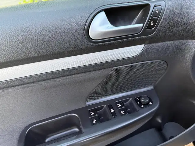 Volkswagen Golf view 9
