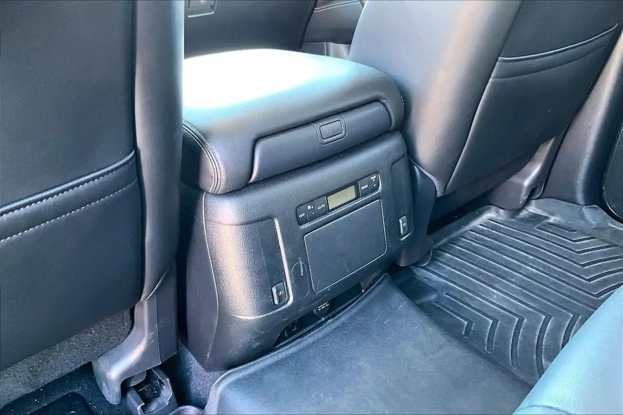 Nissan Armada снимка Nissan Armada