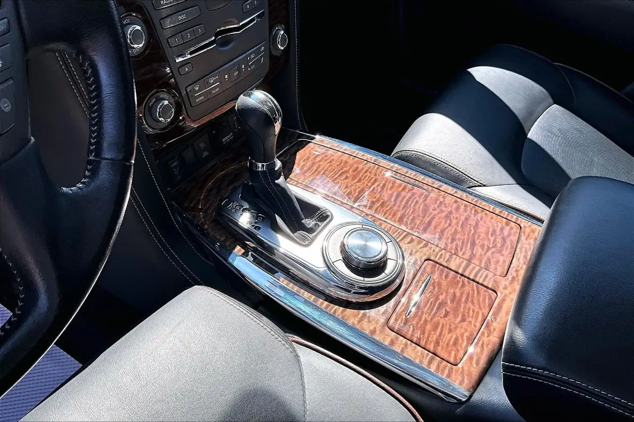 Nissan Armada снимка Nissan Armada