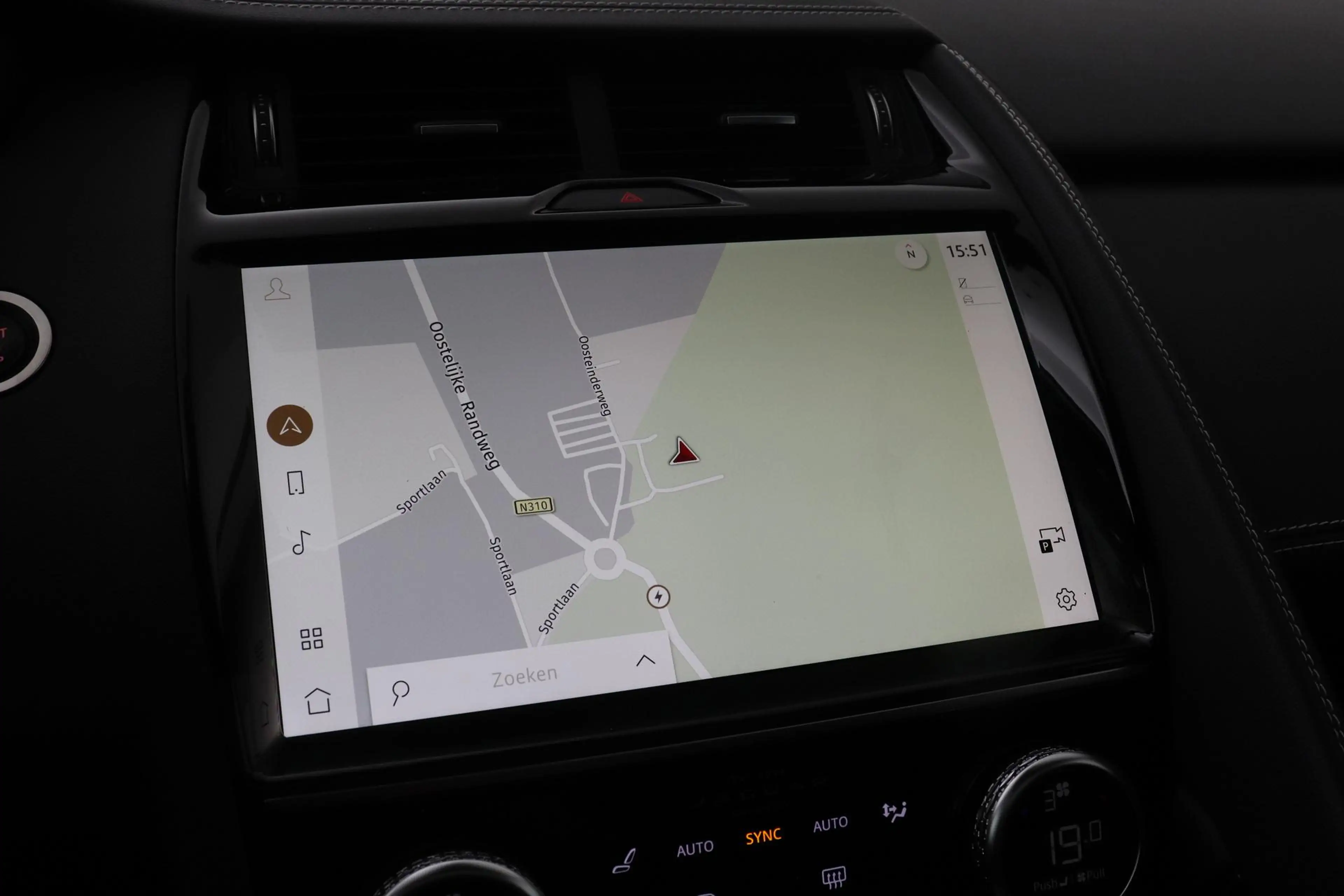 Jaguar E-Pace P300e R-Dynamic SE | Panoramadak | ACC | BLIS | Tr — photo 23