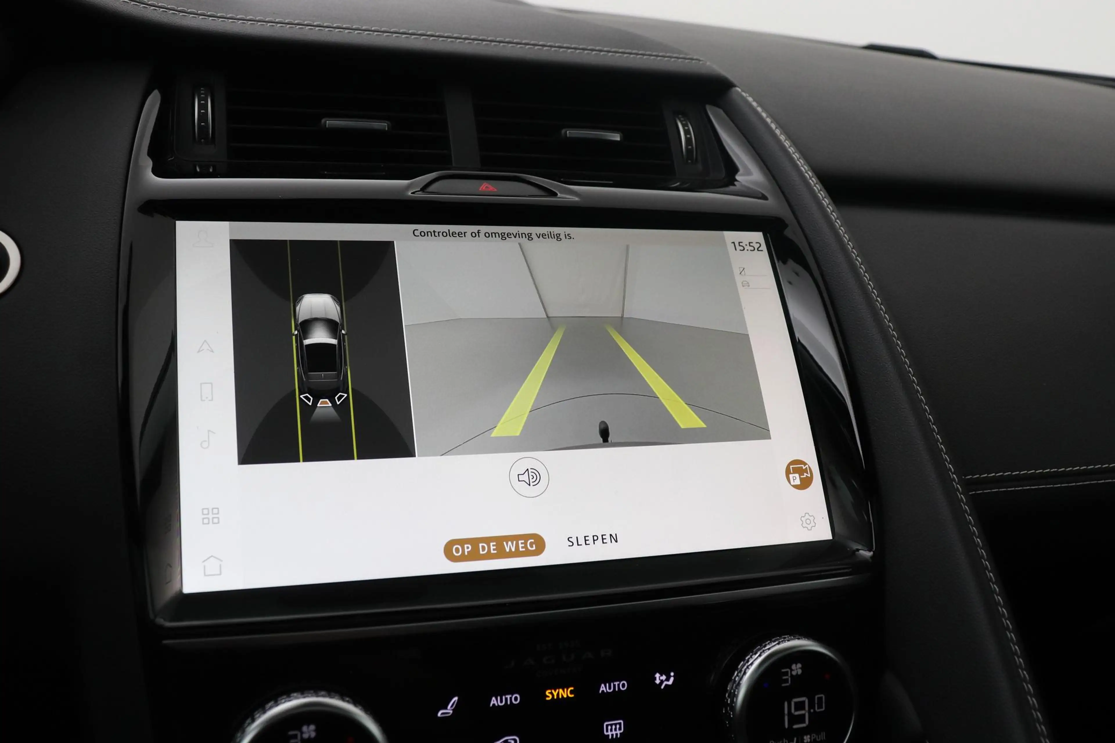 Jaguar E-Pace P300e R-Dynamic SE | Panoramadak | ACC | BLIS | Tr — photo 27