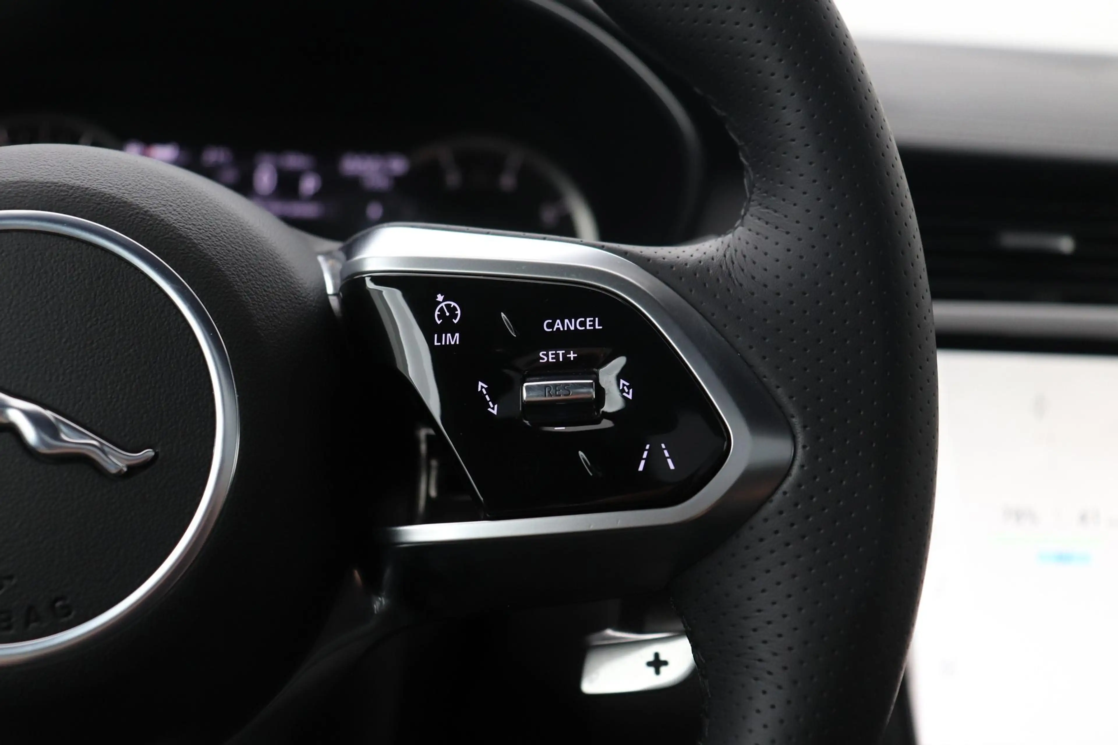 Jaguar E-Pace P300e R-Dynamic SE | Panoramadak | ACC | BLIS | Tr — photo 40