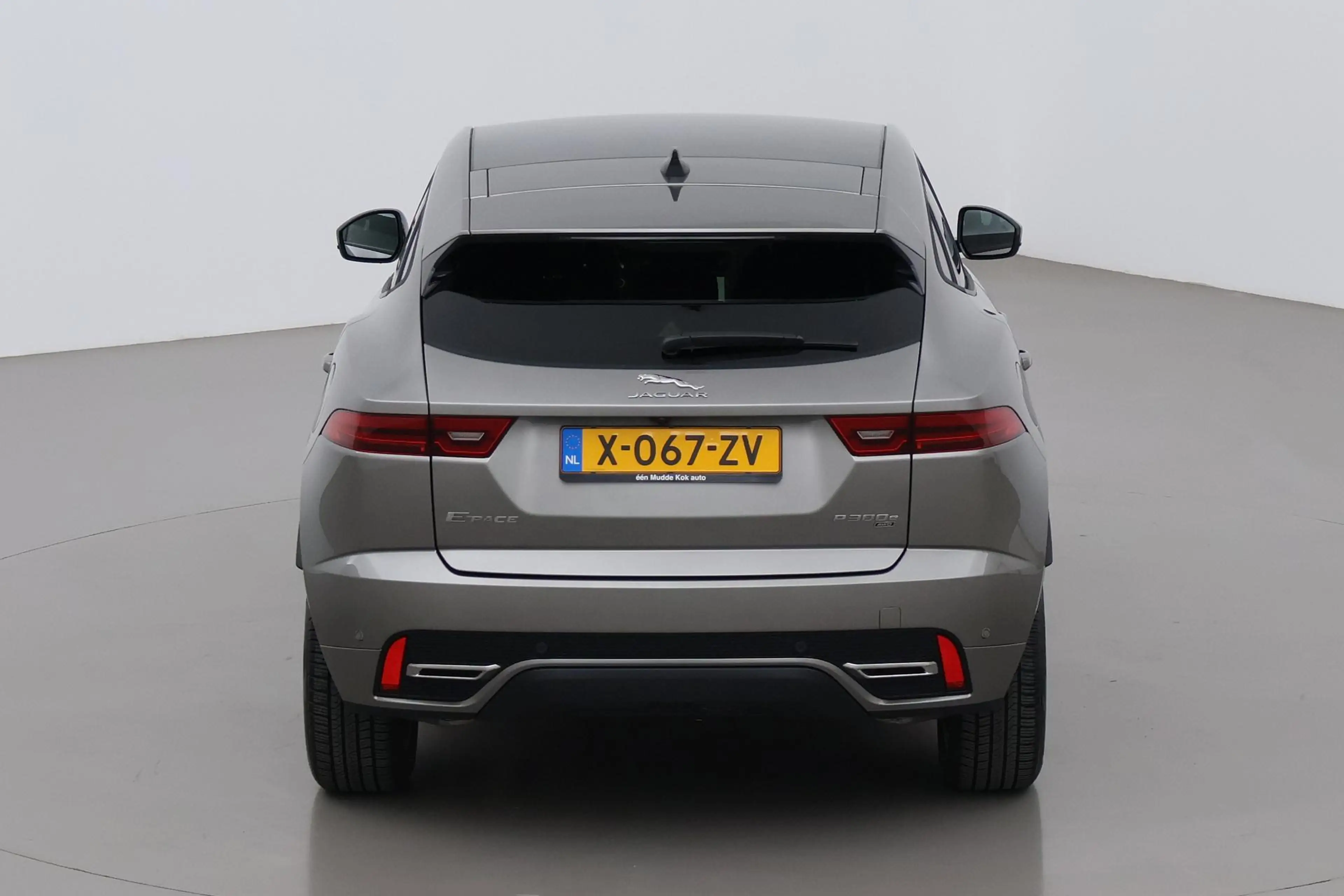 Jaguar E-Pace P300e R-Dynamic SE | Panoramadak | ACC | BLIS | Tr — photo 9