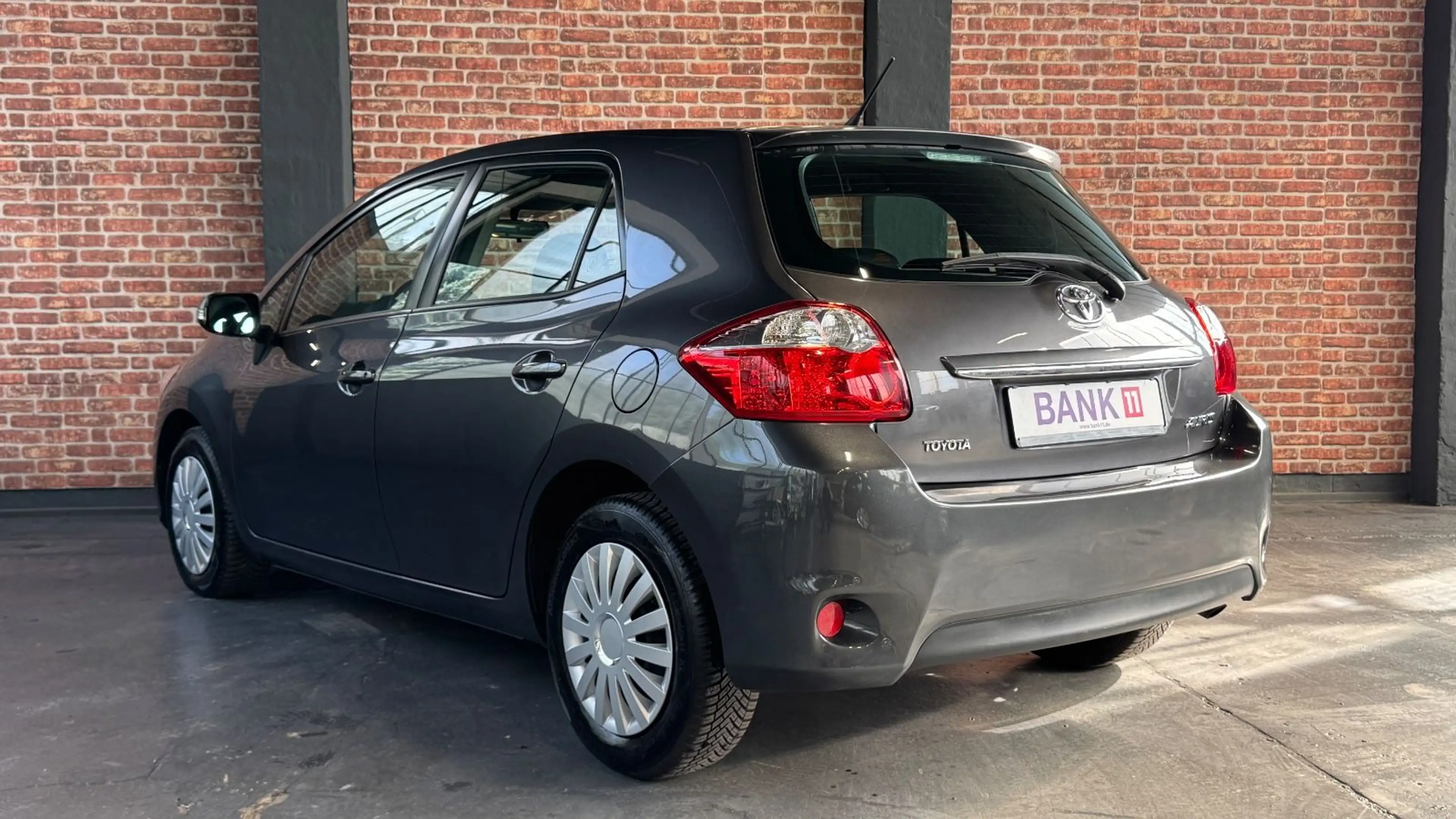 Toyota Auris 1,33-l-Dual-VVT-i Basis KLIMA*TÜV-NEU — photo 4