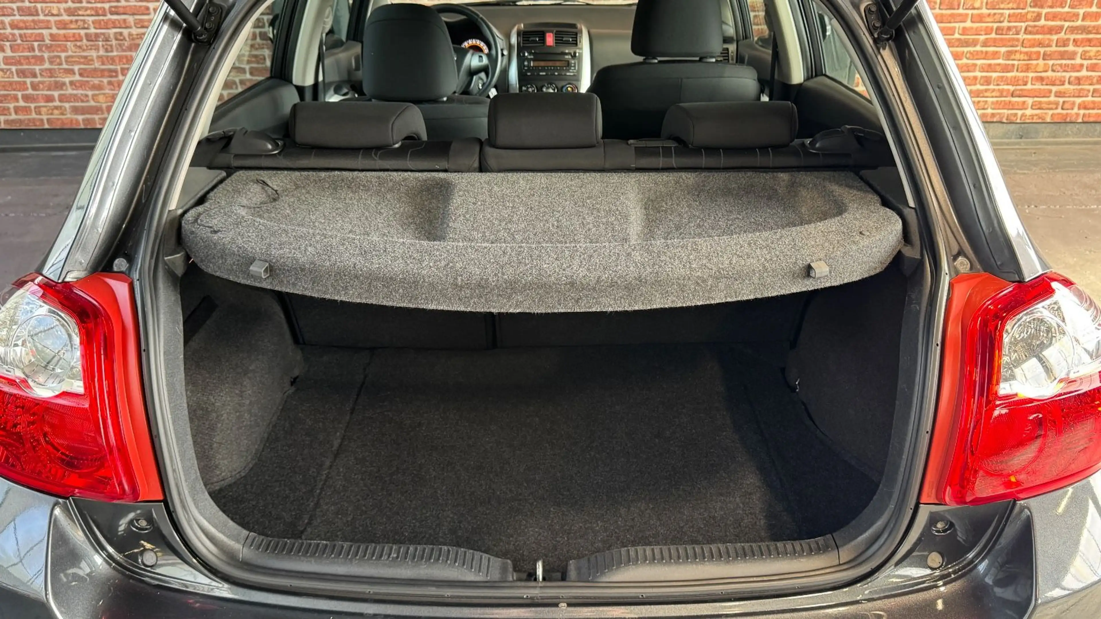 Toyota Auris 1,33-l-Dual-VVT-i Basis KLIMA*TÜV-NEU — photo 14