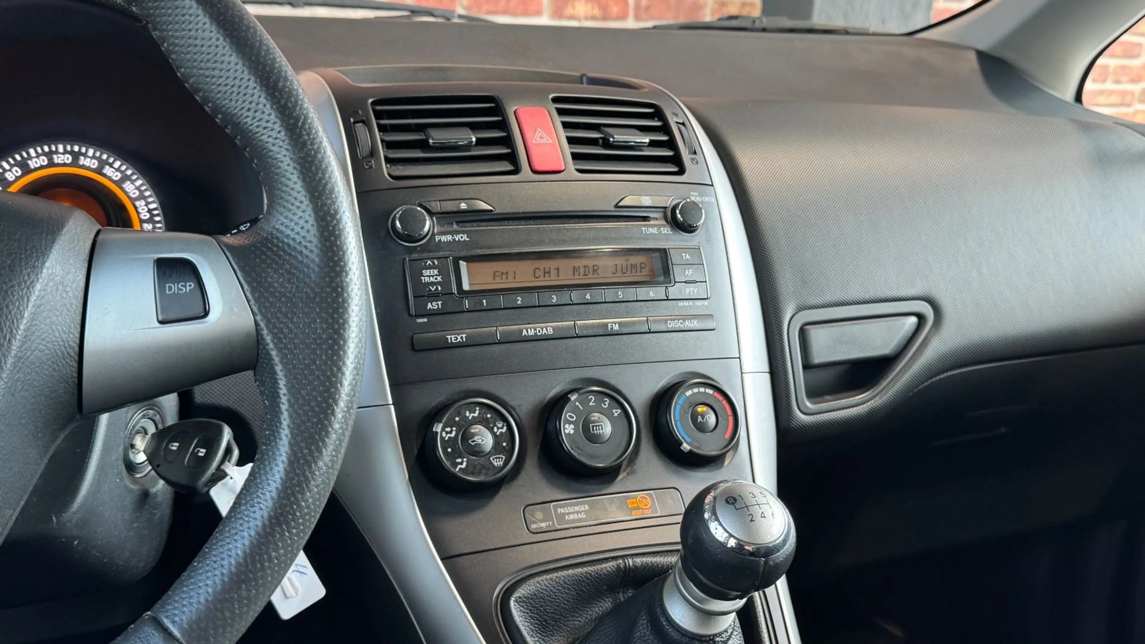 Toyota Auris 1,33-l-Dual-VVT-i Basis KLIMA*TÜV-NEU — photo 11