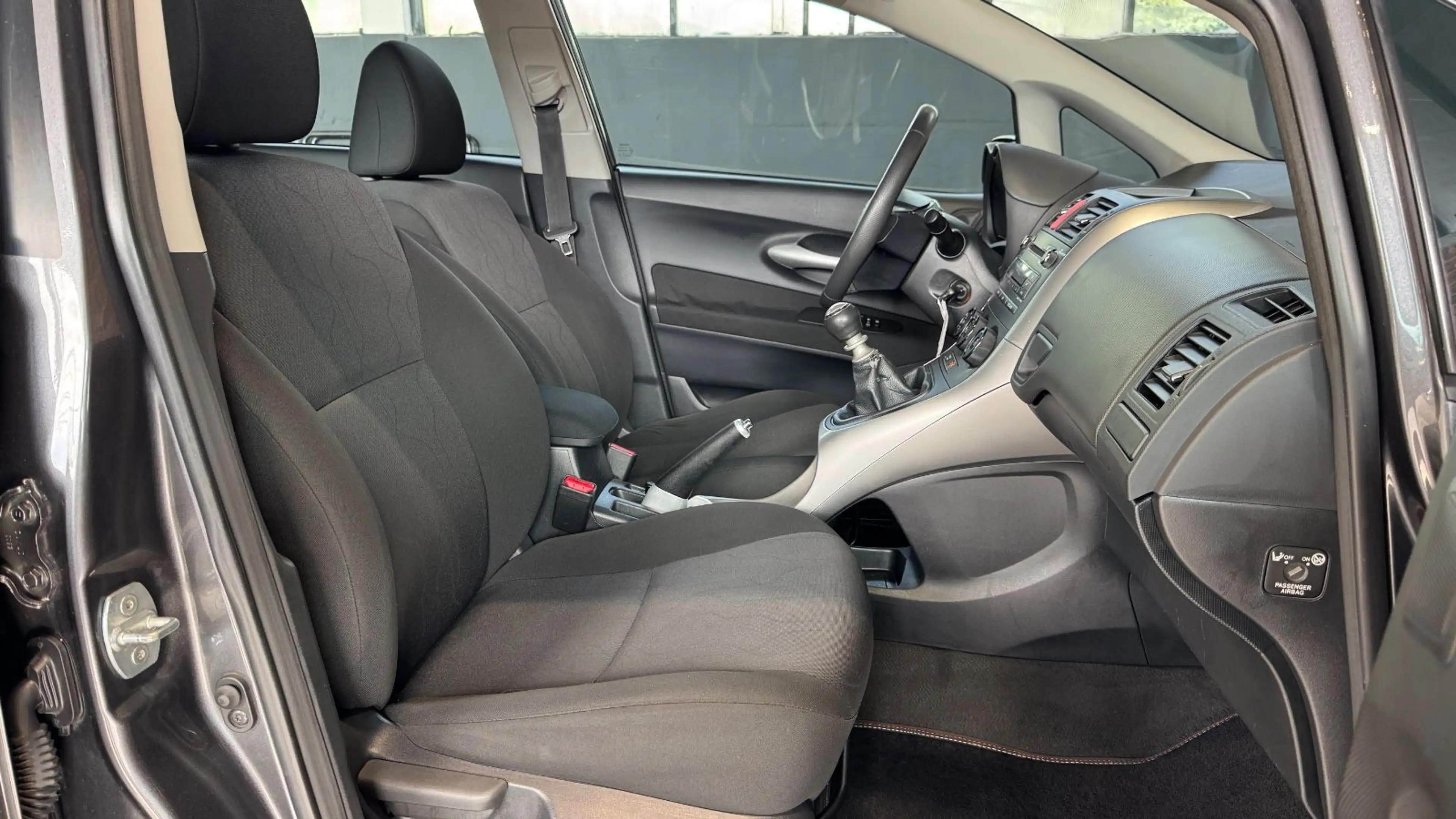 Toyota Auris 1,33-l-Dual-VVT-i Basis KLIMA*TÜV-NEU — photo 8