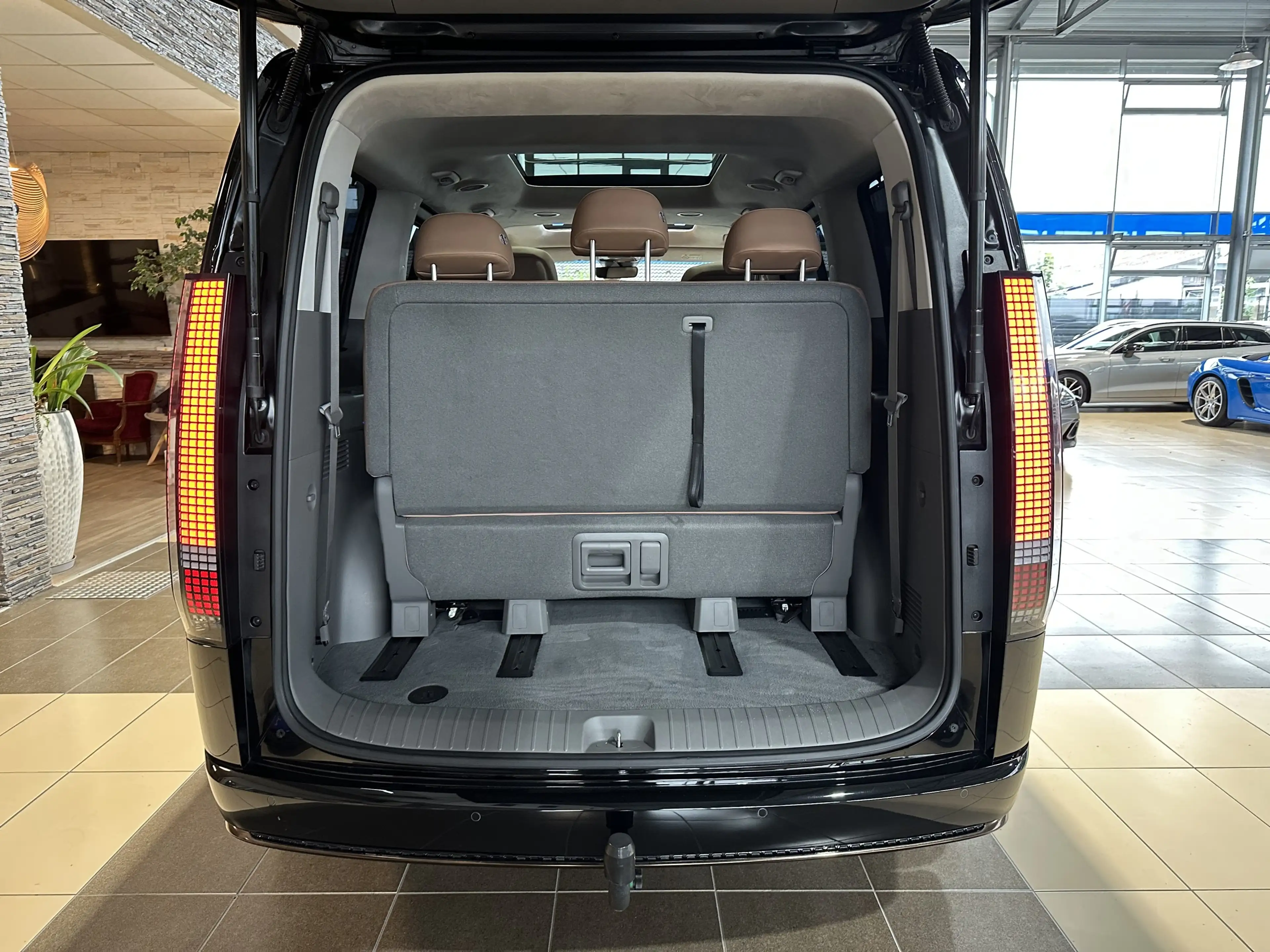 Hyundai STARIA Signature Leder Pano 360Cam 7-Sitzer AHK — photo 15