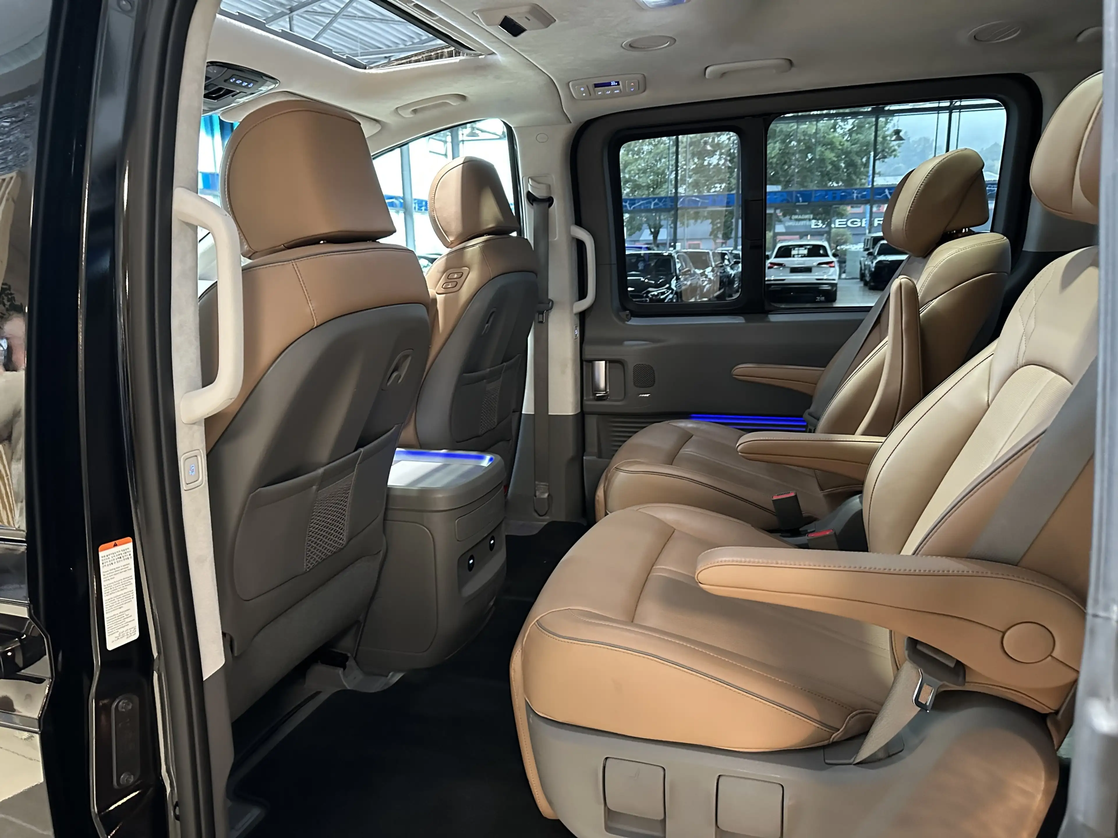 Hyundai STARIA Signature Leder Pano 360Cam 7-Sitzer AHK — photo 5