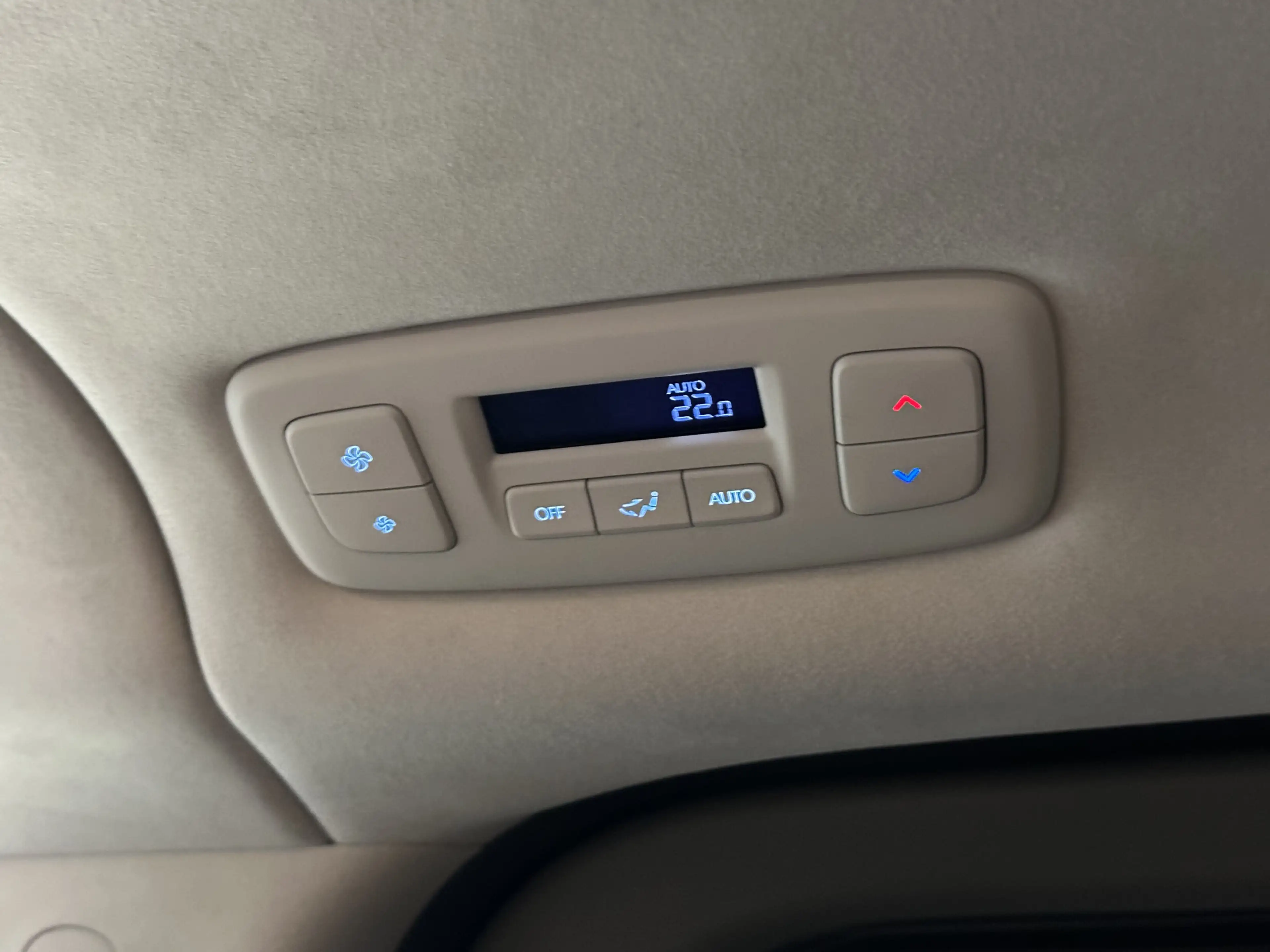 Hyundai STARIA Signature Leder Pano 360Cam 7-Sitzer AHK — photo 8