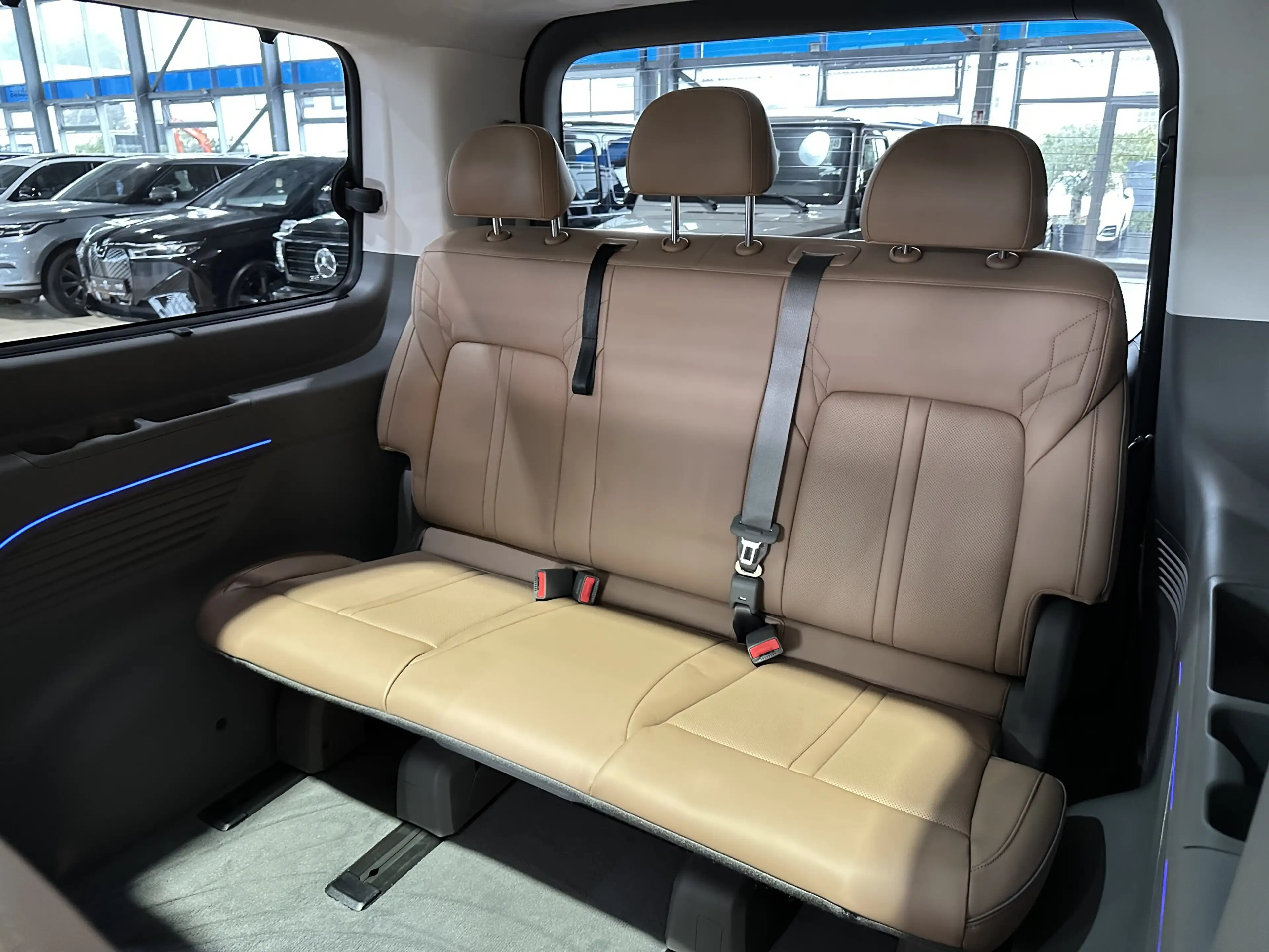 Hyundai STARIA Signature Leder Pano 360Cam 7-Sitzer AHK — photo 9
