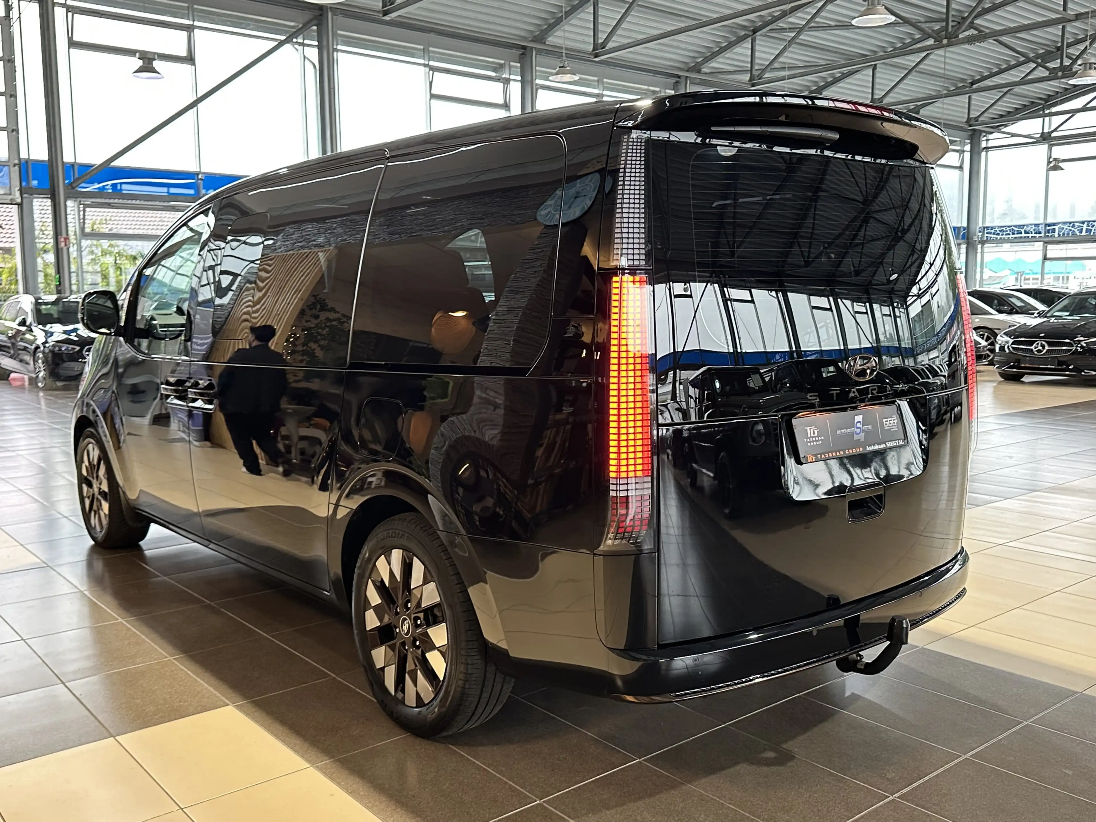 Hyundai STARIA Signature Leder Pano 360Cam 7-Sitzer AHK — photo 13