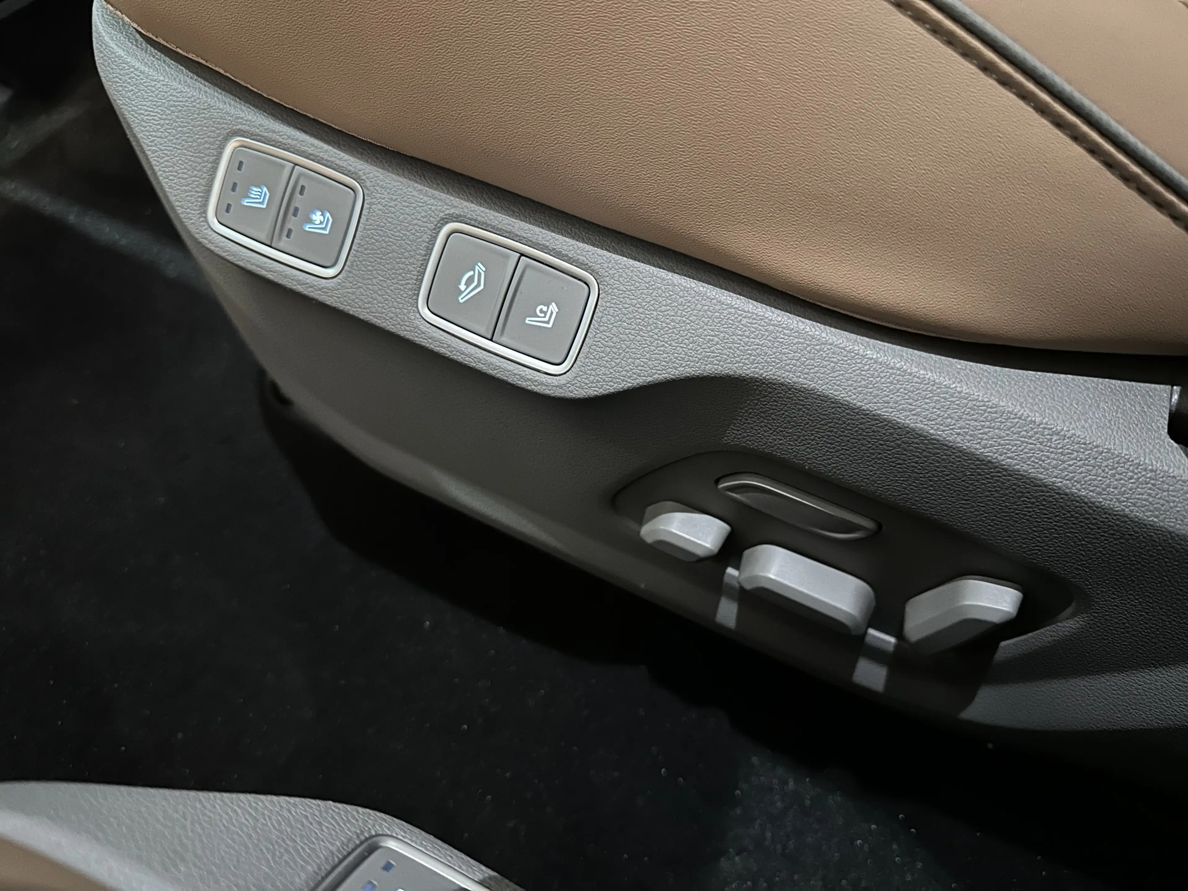 Hyundai STARIA Signature Leder Pano 360Cam 7-Sitzer AHK — photo 6