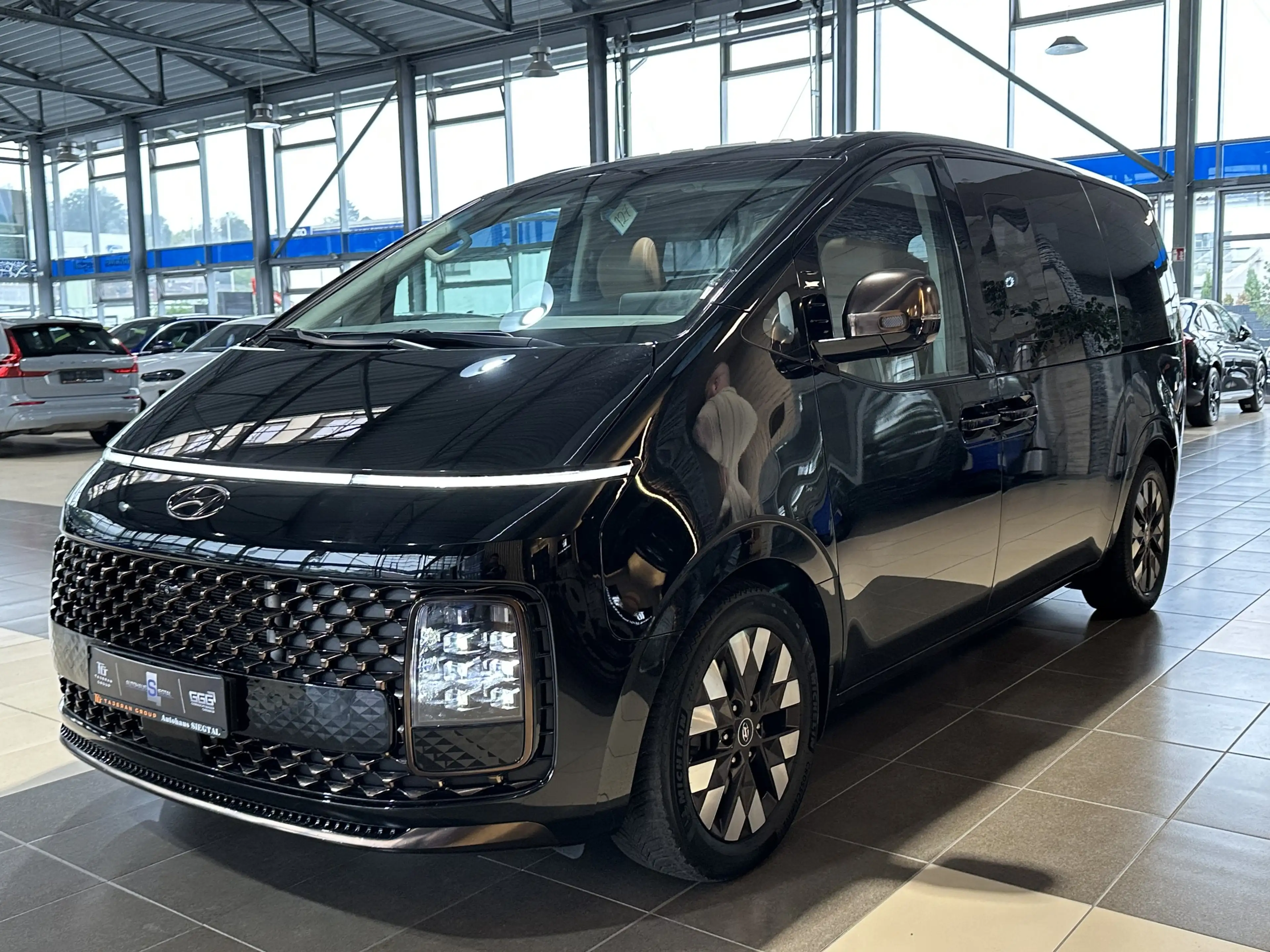 Hyundai STARIA Signature Leder Pano 360Cam 7-Sitzer AHK — photo 3