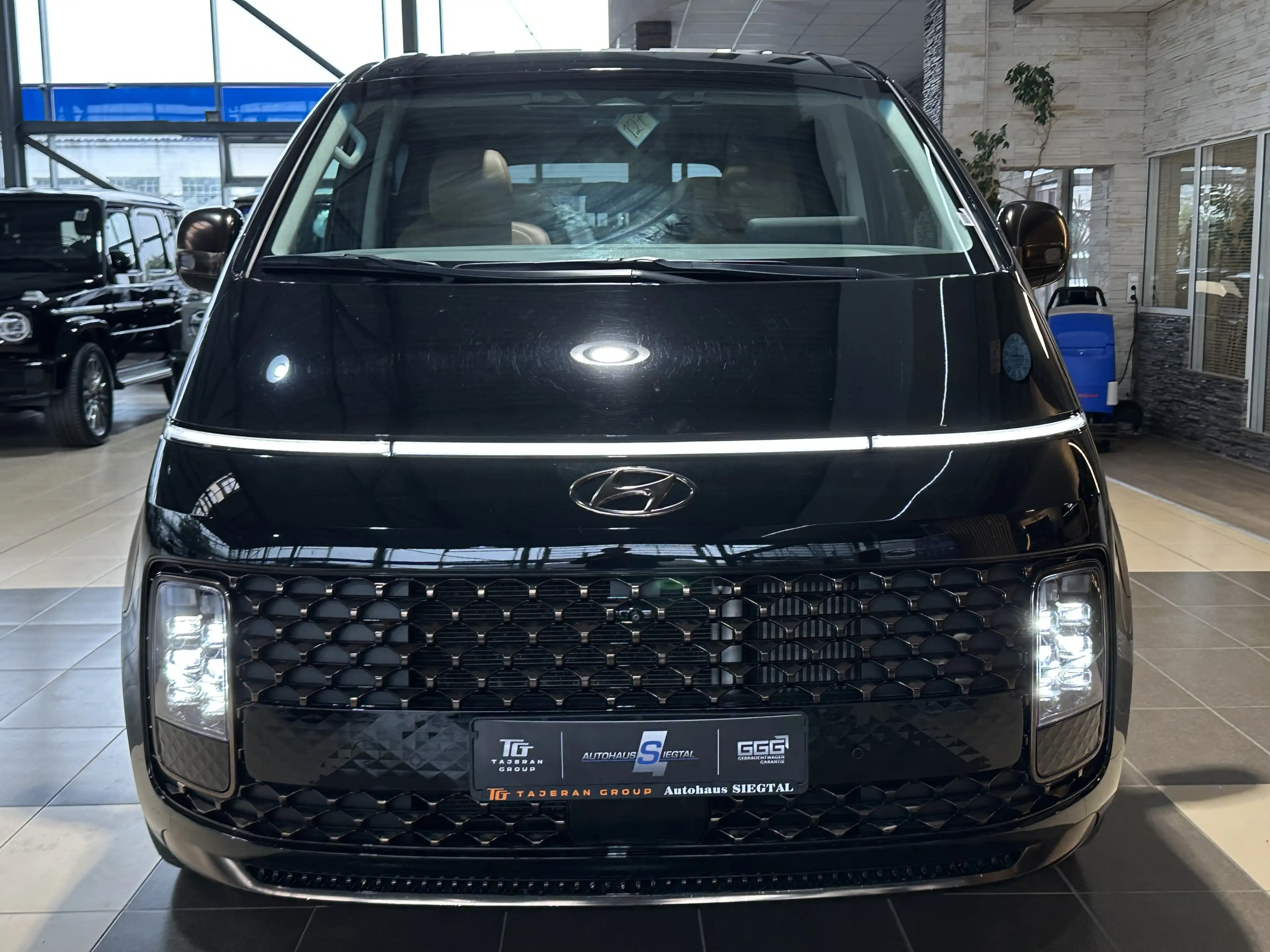 Hyundai STARIA Signature Leder Pano 360Cam 7-Sitzer AHK — photo 2