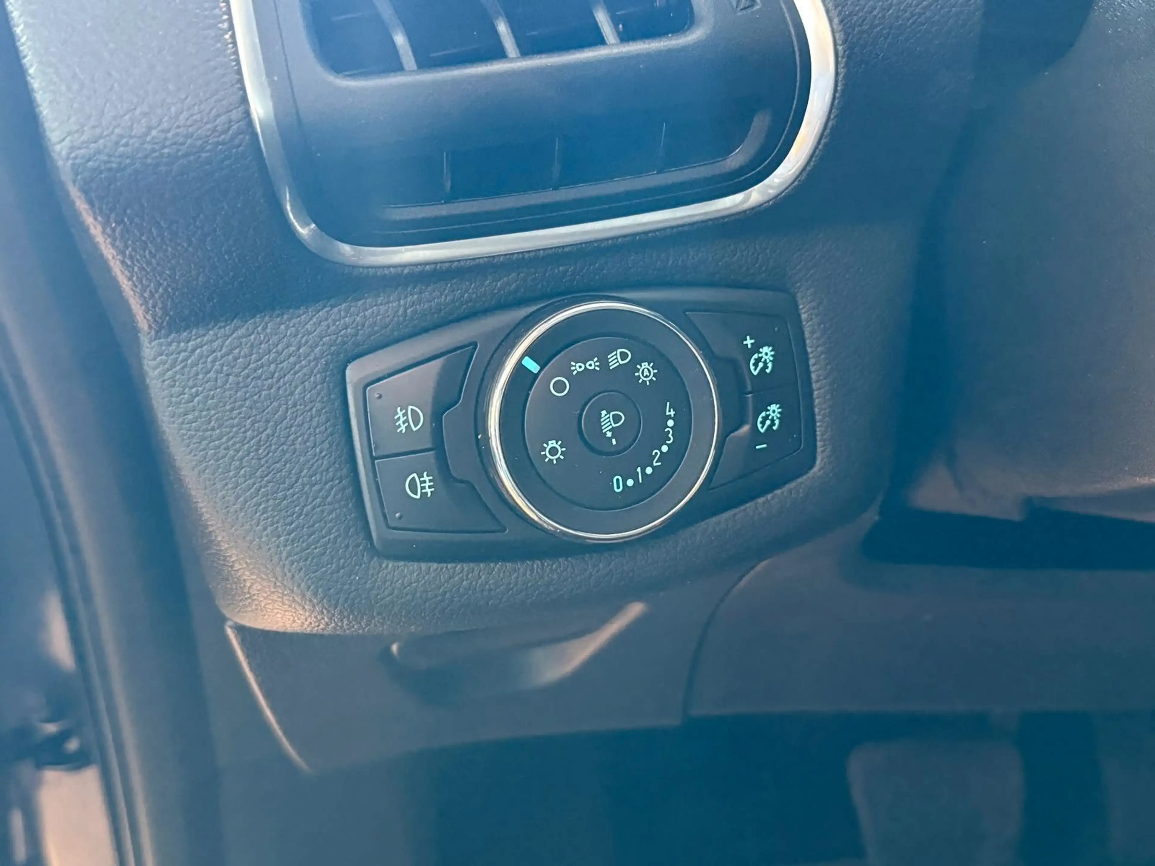 Ford B-Max B-MAX Titanium Automatik / Navi / R-Kamera — photo 18