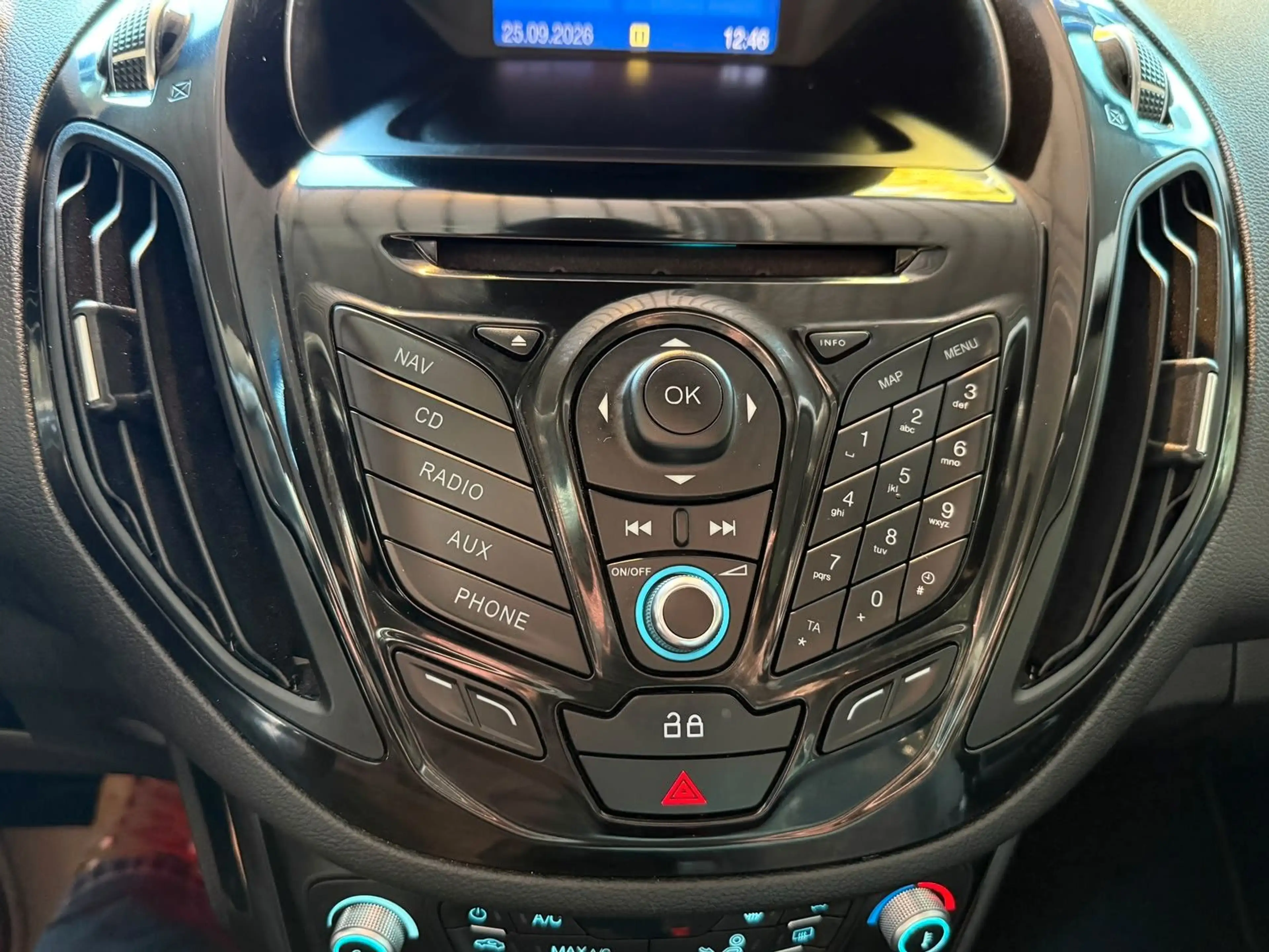 Ford B-Max B-MAX Titanium Automatik / Navi / R-Kamera — photo 23