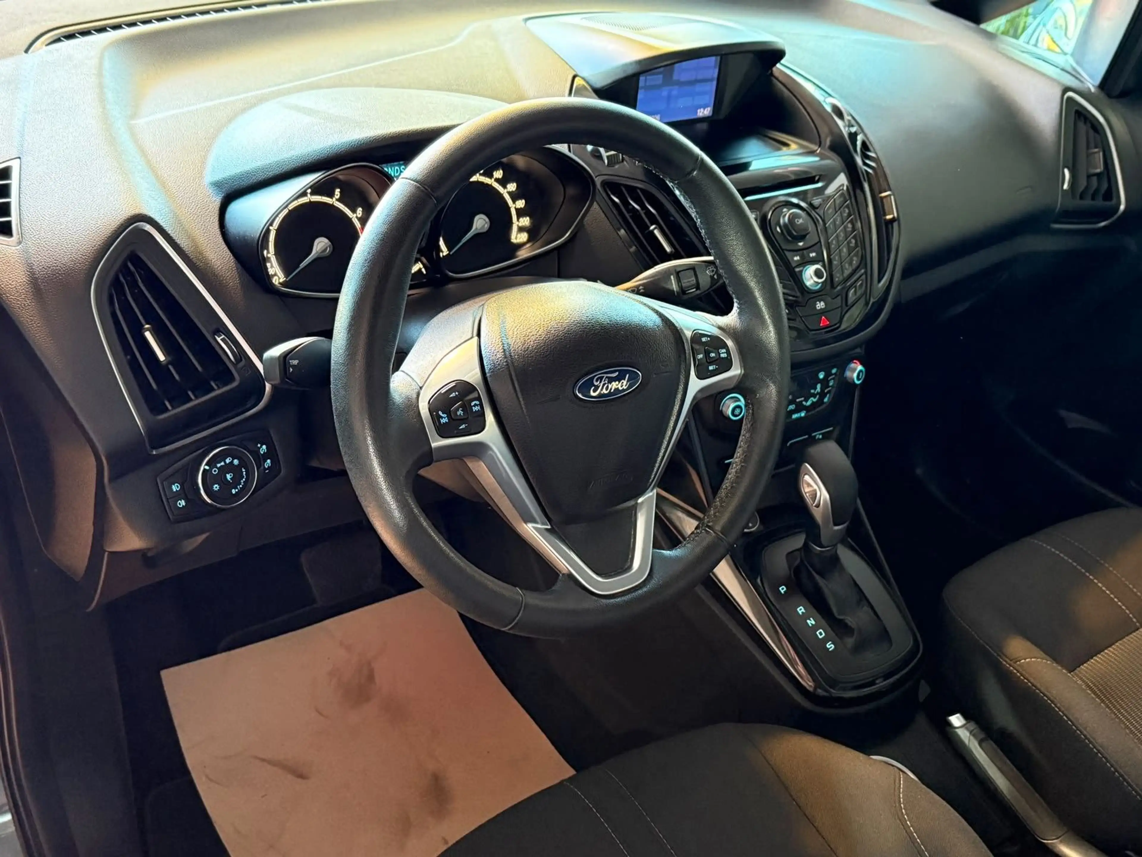 Ford B-Max B-MAX Titanium Automatik / Navi / R-Kamera — photo 17