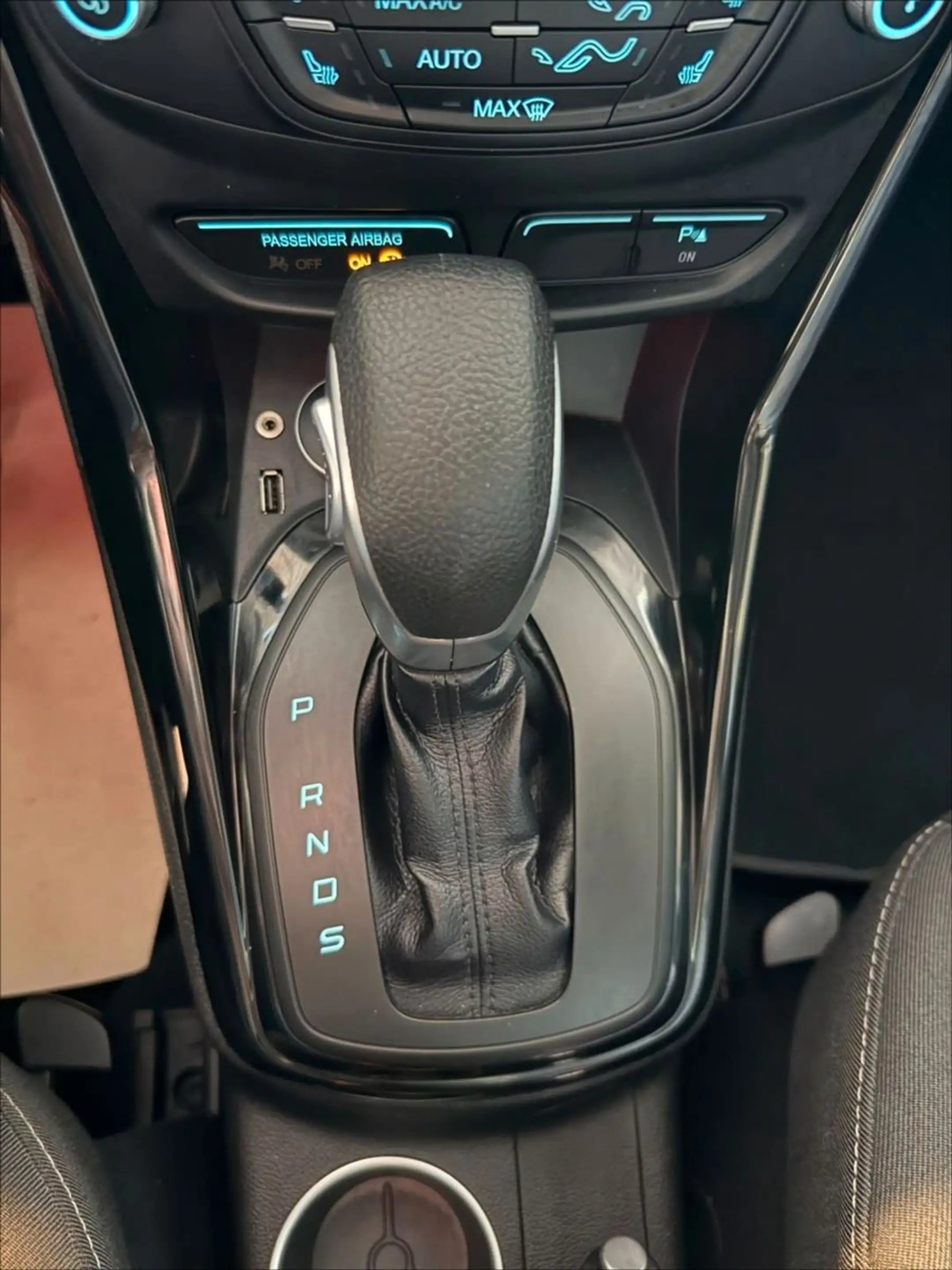 Ford B-Max B-MAX Titanium Automatik / Navi / R-Kamera — photo 25