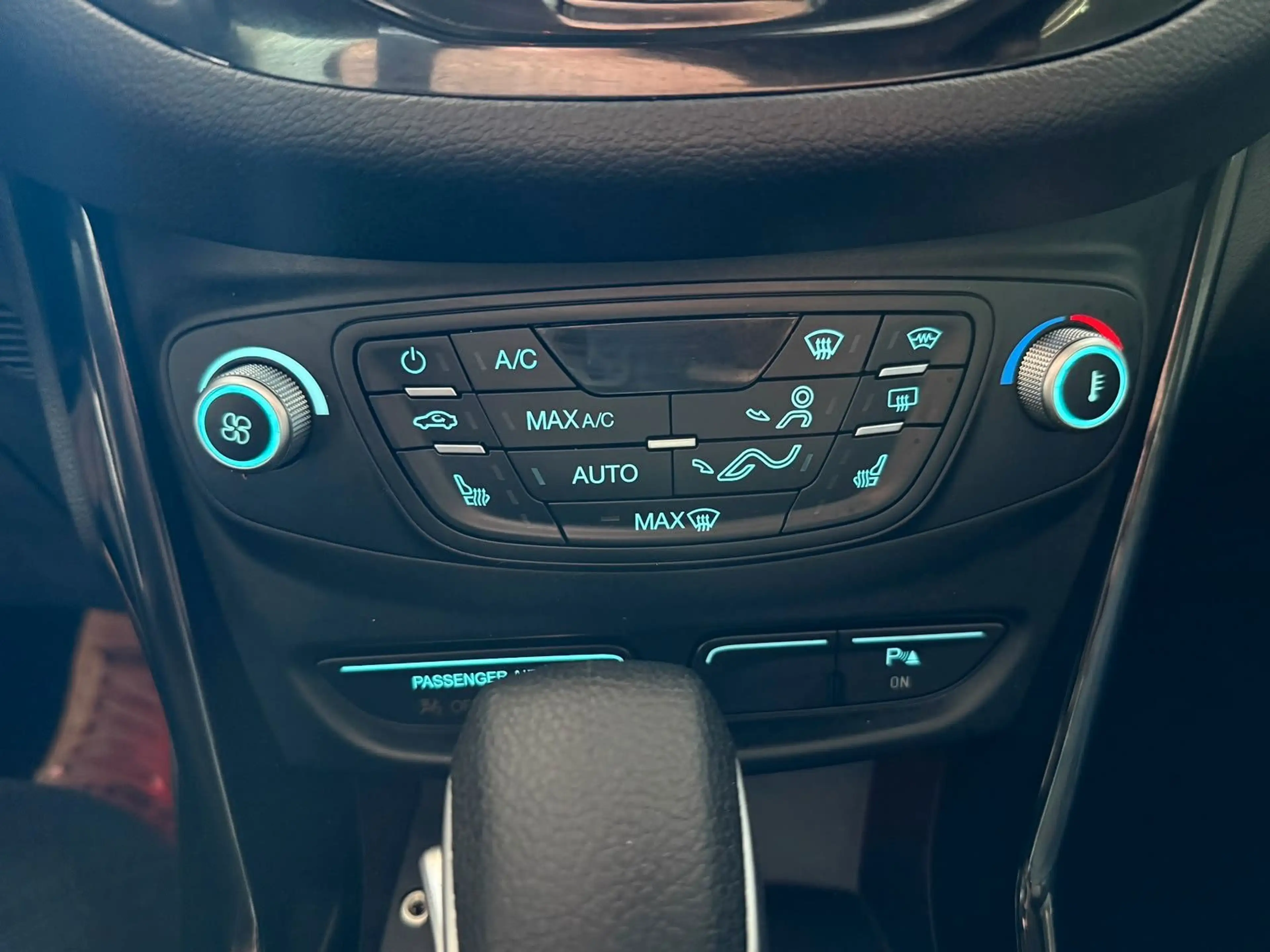 Ford B-Max B-MAX Titanium Automatik / Navi / R-Kamera — photo 24