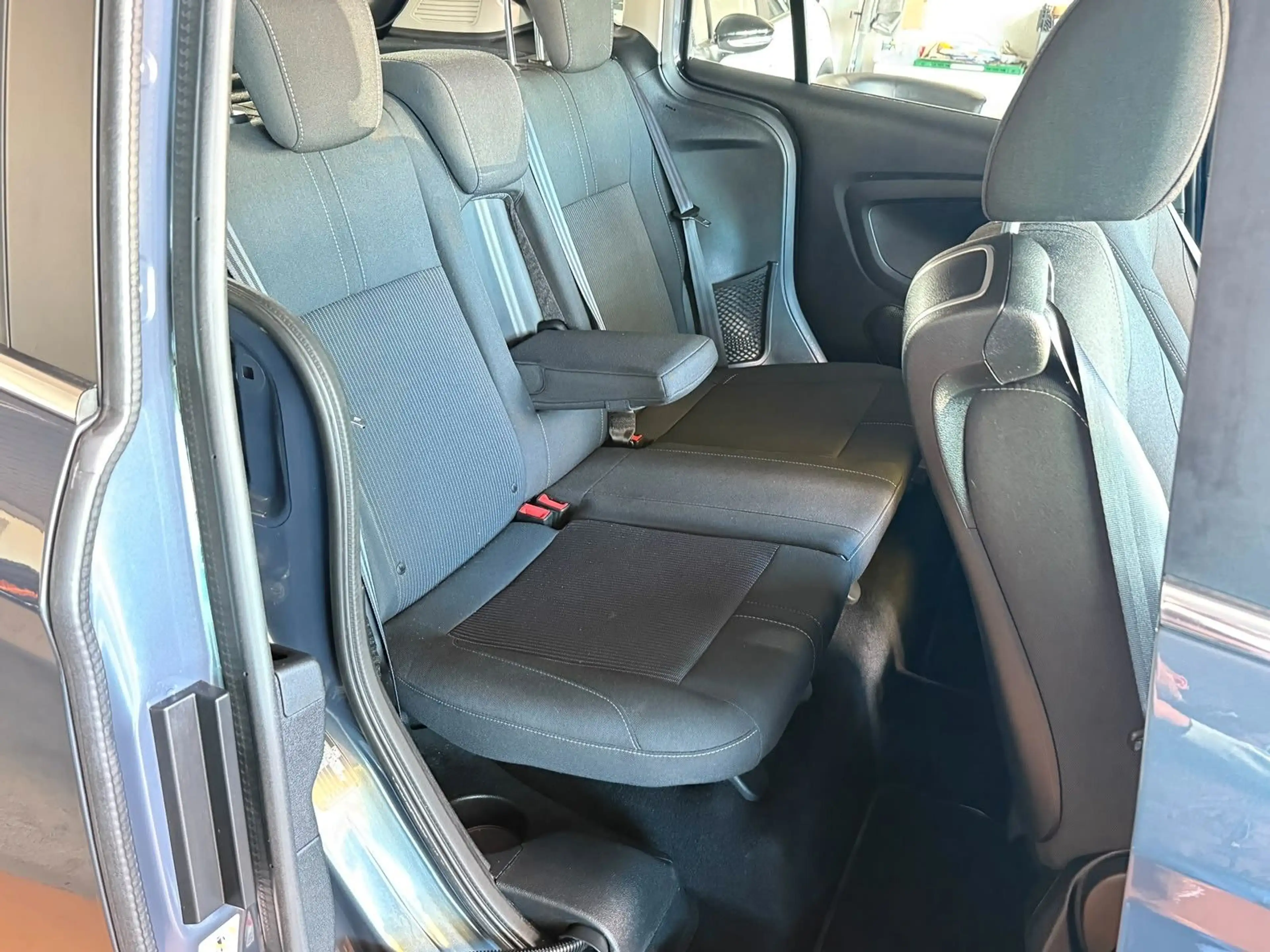 Ford B-Max B-MAX Titanium Automatik / Navi / R-Kamera — photo 12