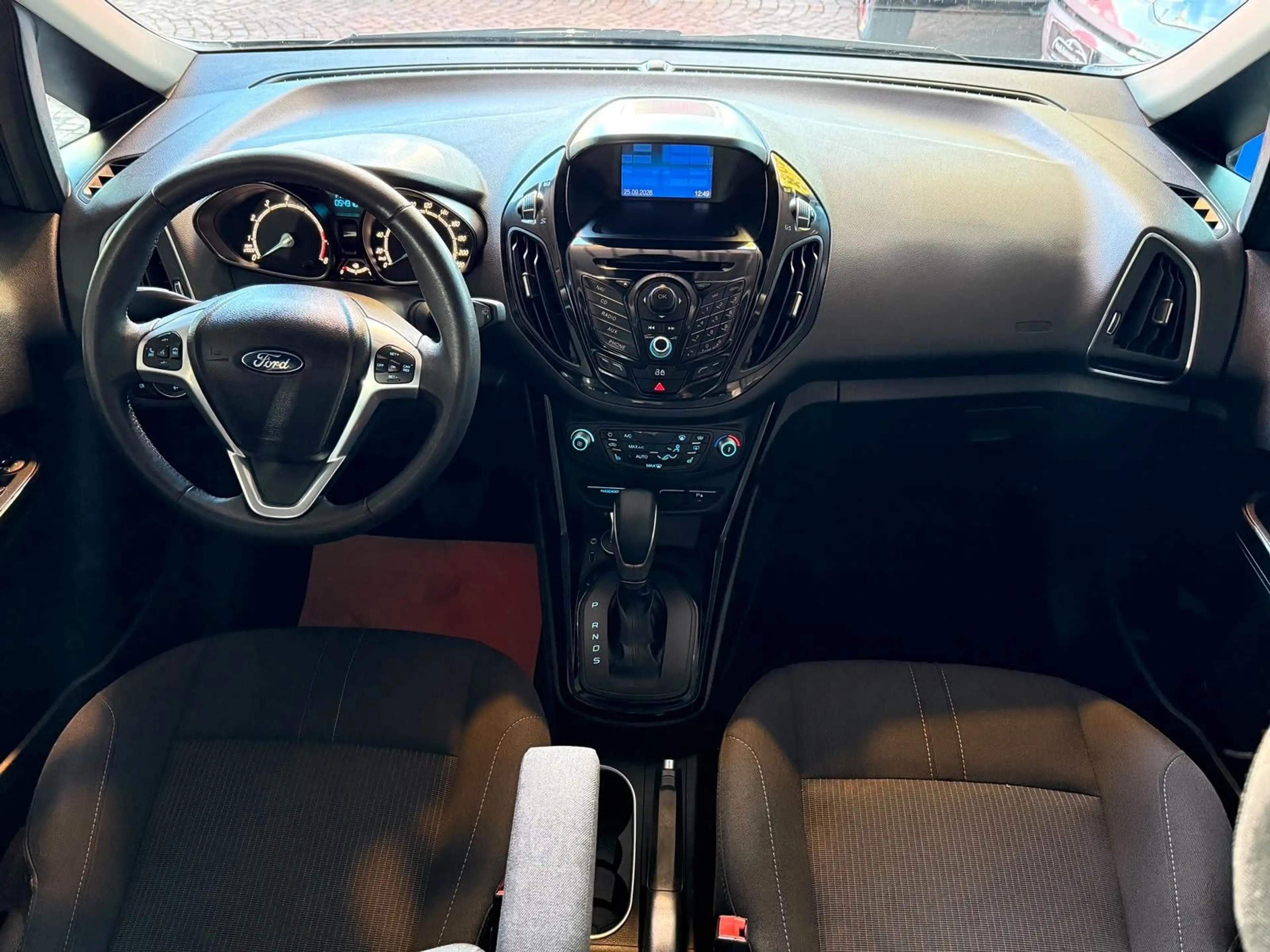 Ford B-Max B-MAX Titanium Automatik / Navi / R-Kamera — photo 15