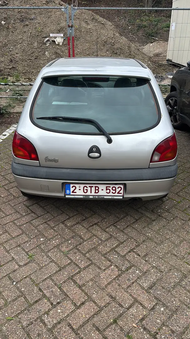 Ford Fiesta Futura - 1