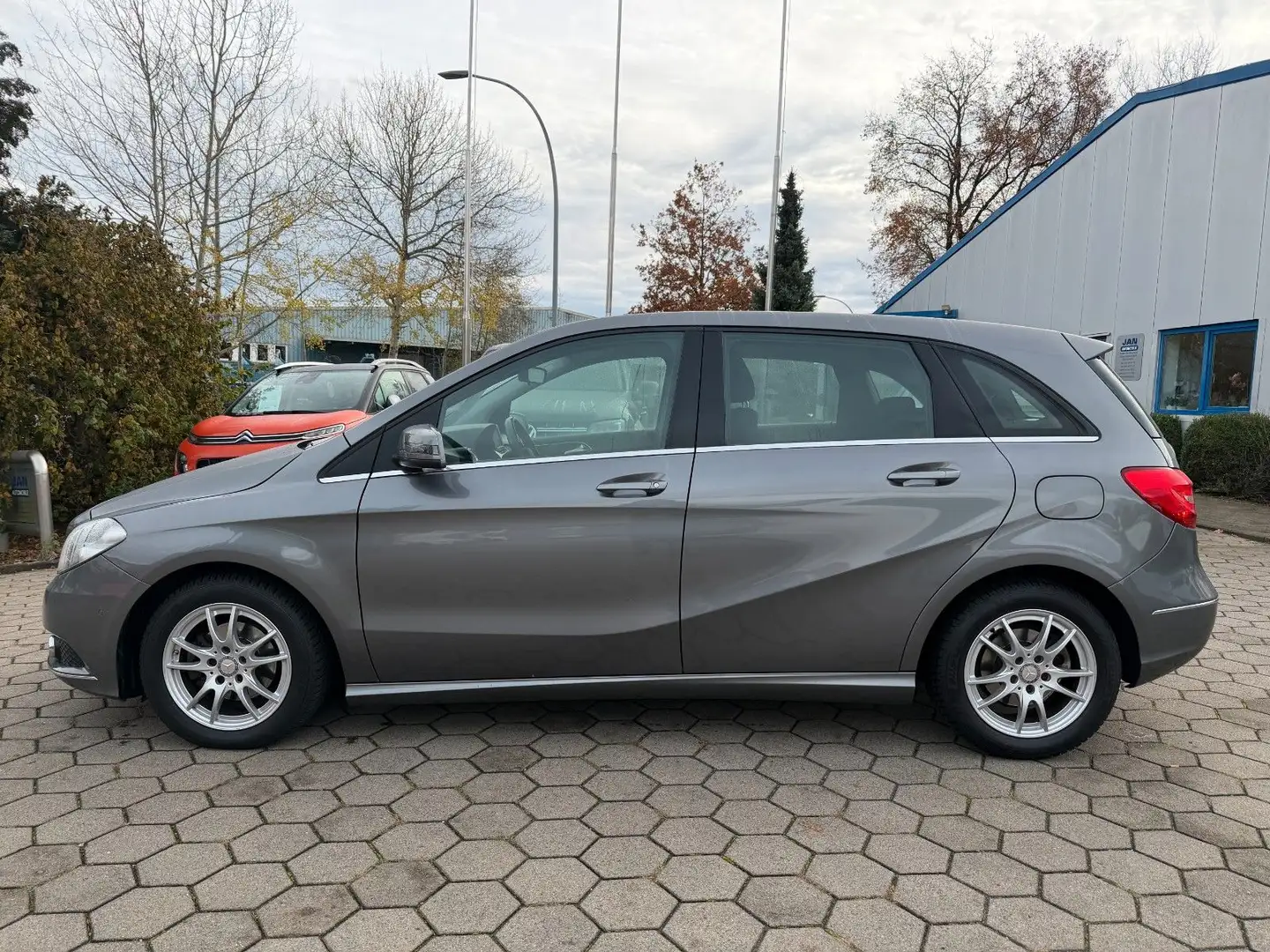Mercedes-Benz B 180 B Klima PDC SHZ S-Heft Gris - 2